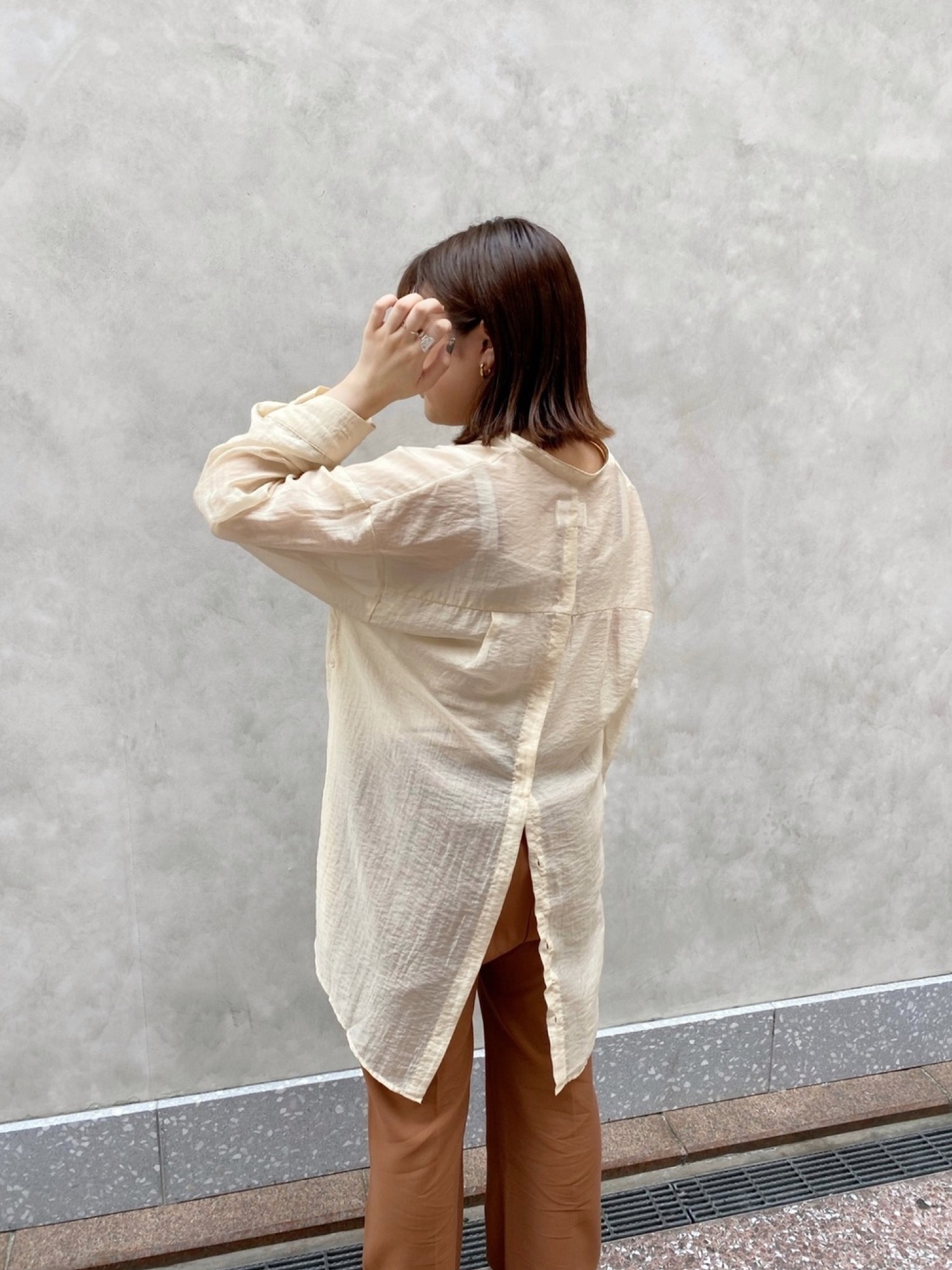 Omekashi（オメカシ）の「マルチウェイシアーノーカラーシャツ（シャツ 