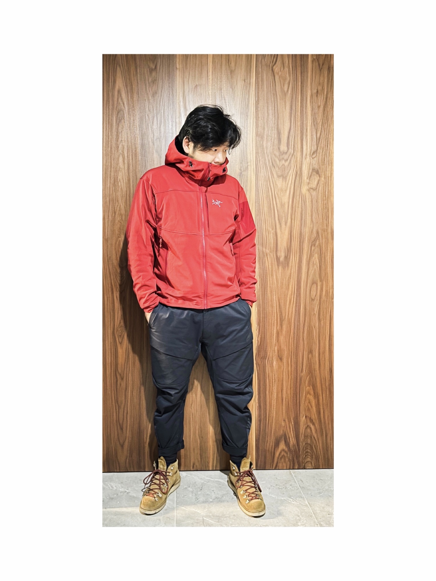 ARC'TERYXのマウンテンパーカー（レッド系）を使った人気ファッション