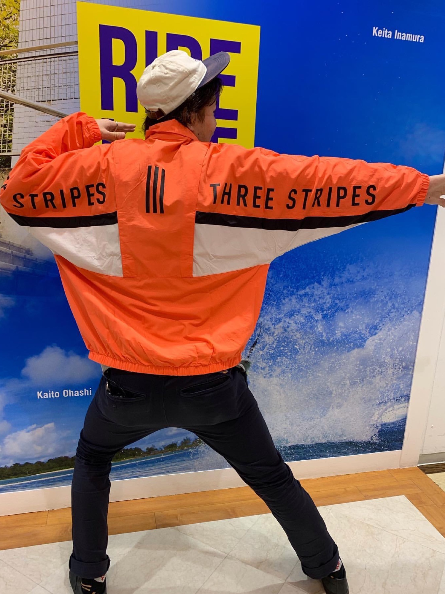 adidas（アディダス）の「ルーズフィットナイロンジャケット