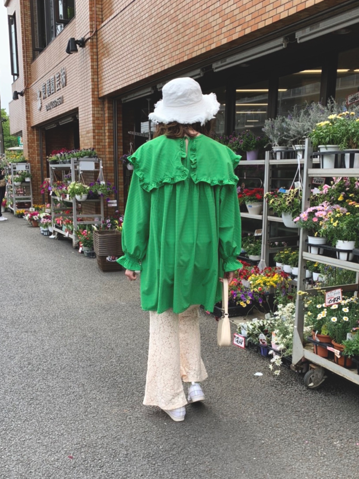 LILY BROWN（リリーブラウン）の「フラワーレースカットパンツ