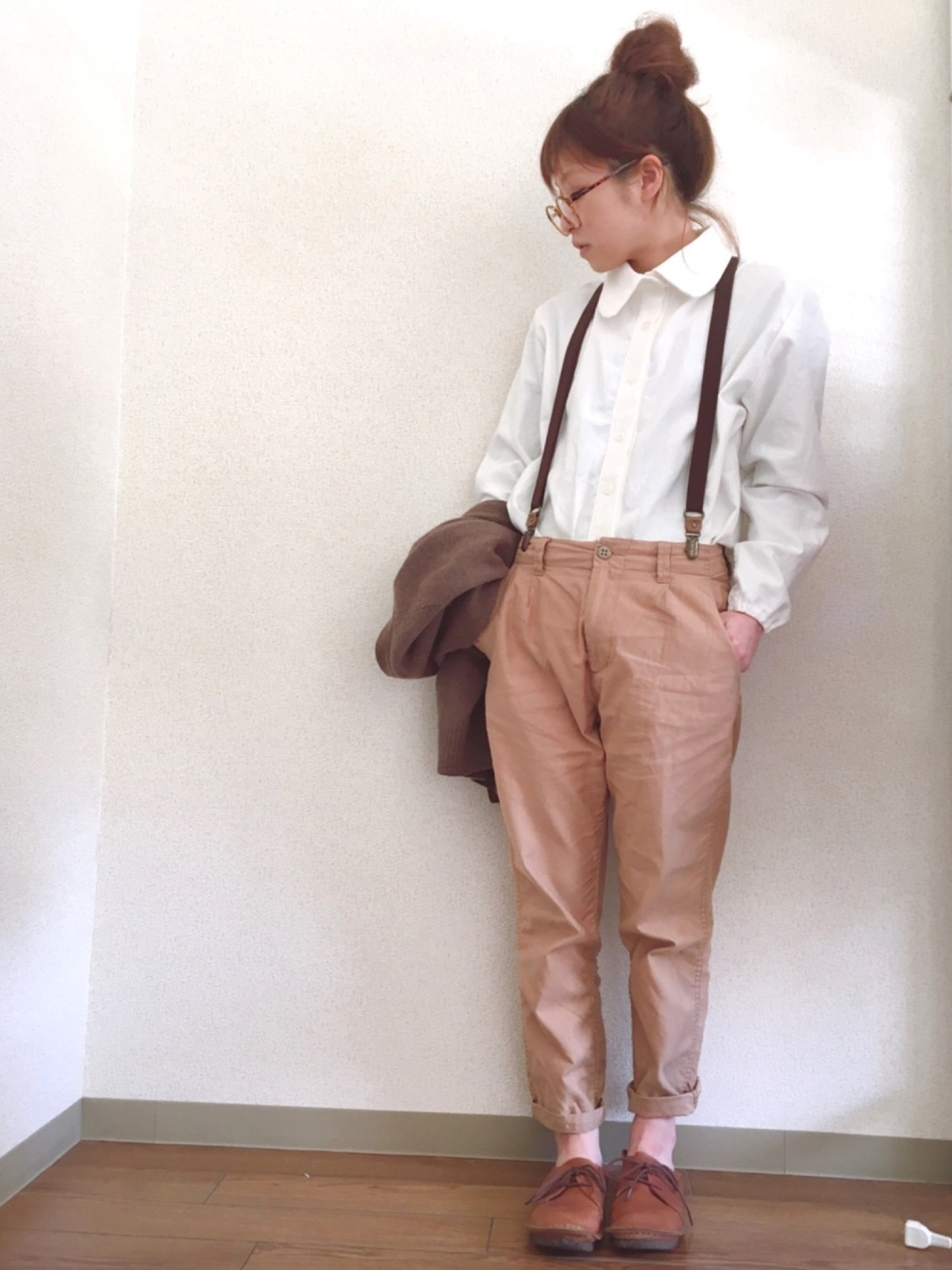 カーディガン/ボレロを使った「丸襟シャツ」の人気ファッション 