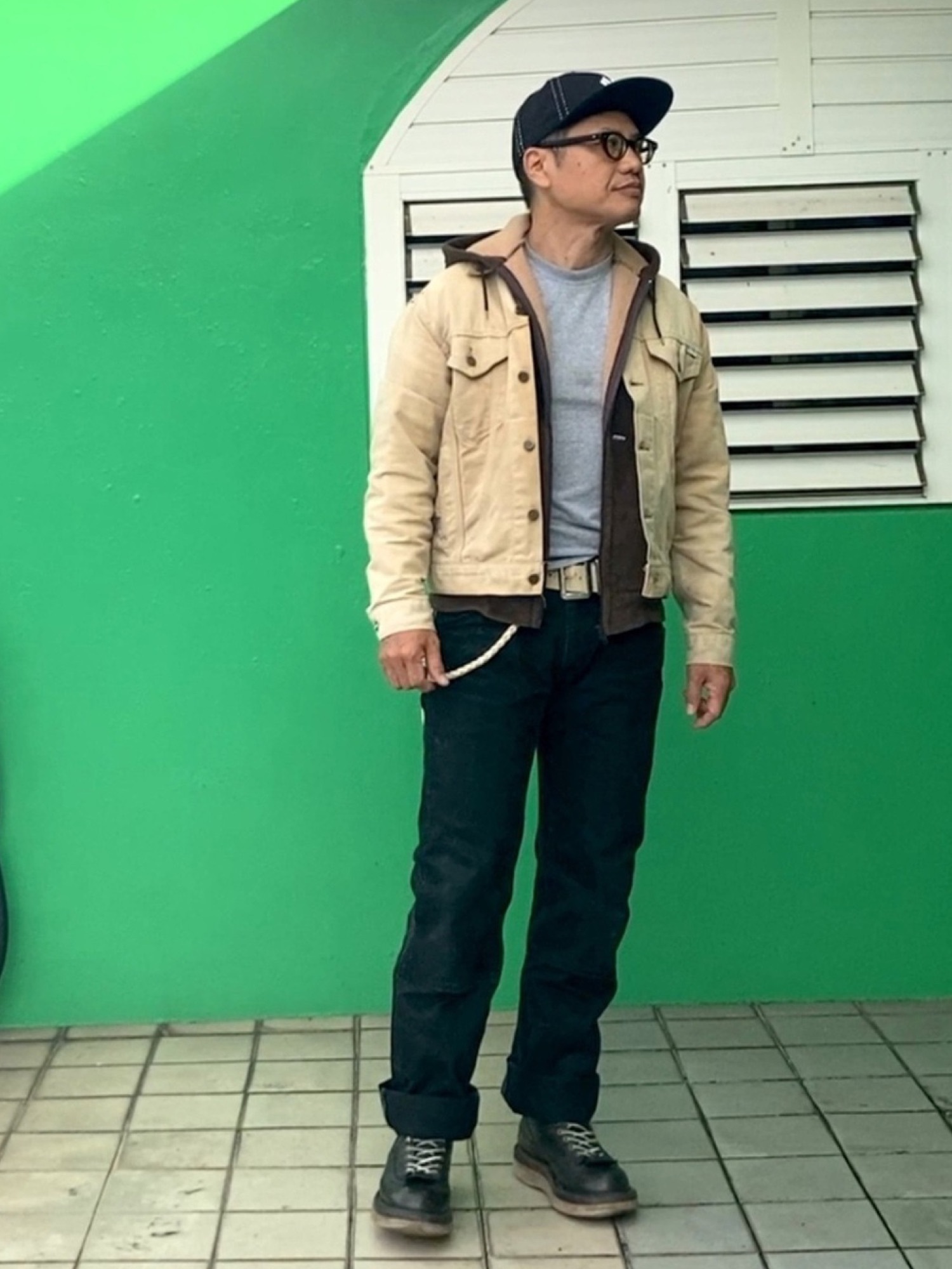 Carhartt ベージュ デニムジャケット Carharttのデニムジャケット（ベージュ系）を使った人気ファッション