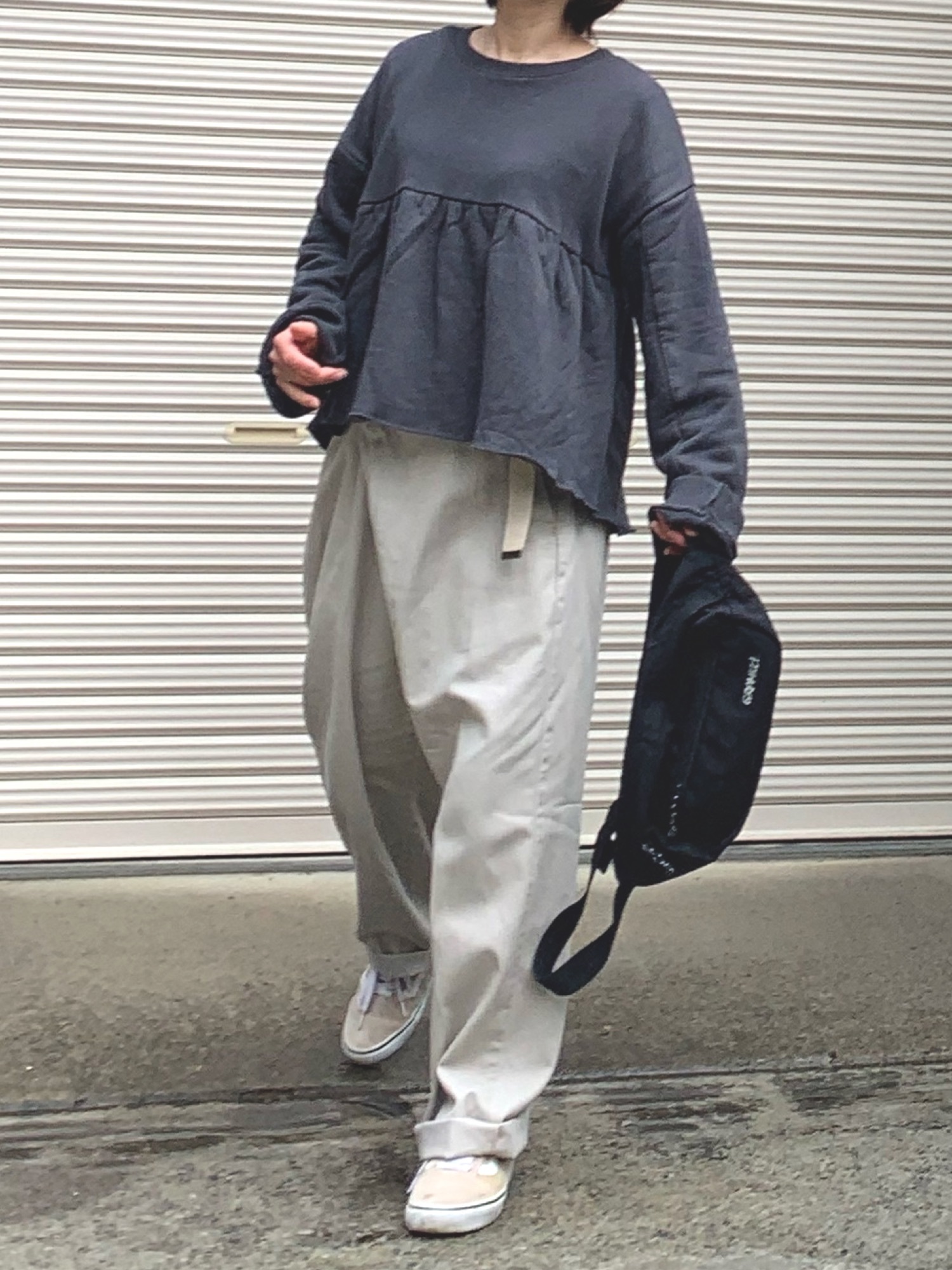 KBF web限定 ギャザーカットオフスウェット ブラック 新品タグ付き KBF（ケイビーエフ）の「WEB限定 ギャザーカットオフスウェット