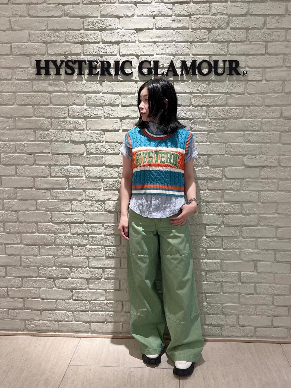 HYSTERICGLAMOURニットベスト HYSTERIC GLAMOUR（ヒステリックグラマー）の「HYSTERIC刺繍