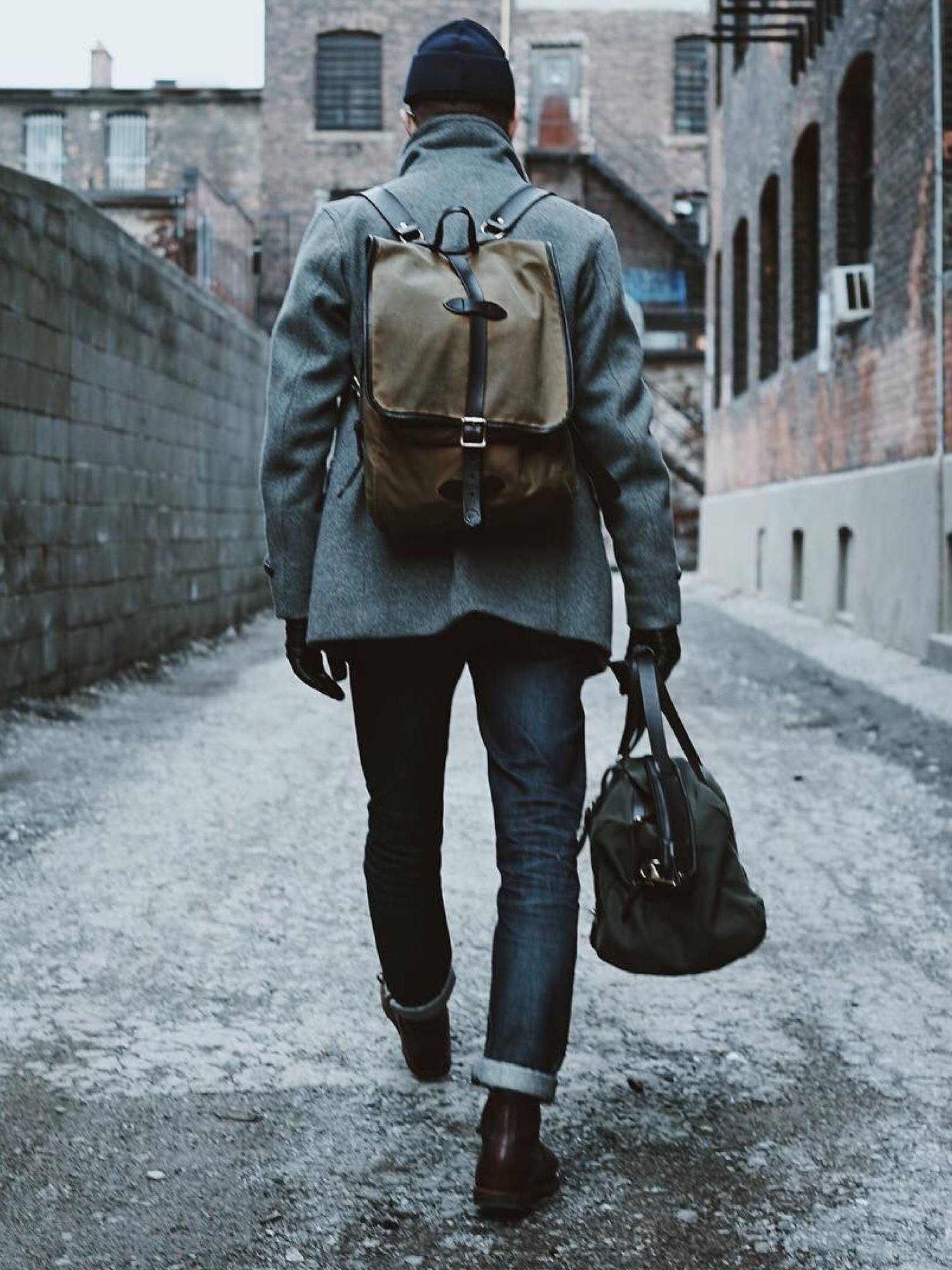 filson フィルソン オイルド ショルダーバッグ　メッセンジャー filson フィルソン オイルド ショルダーバッグ メッセンジャー