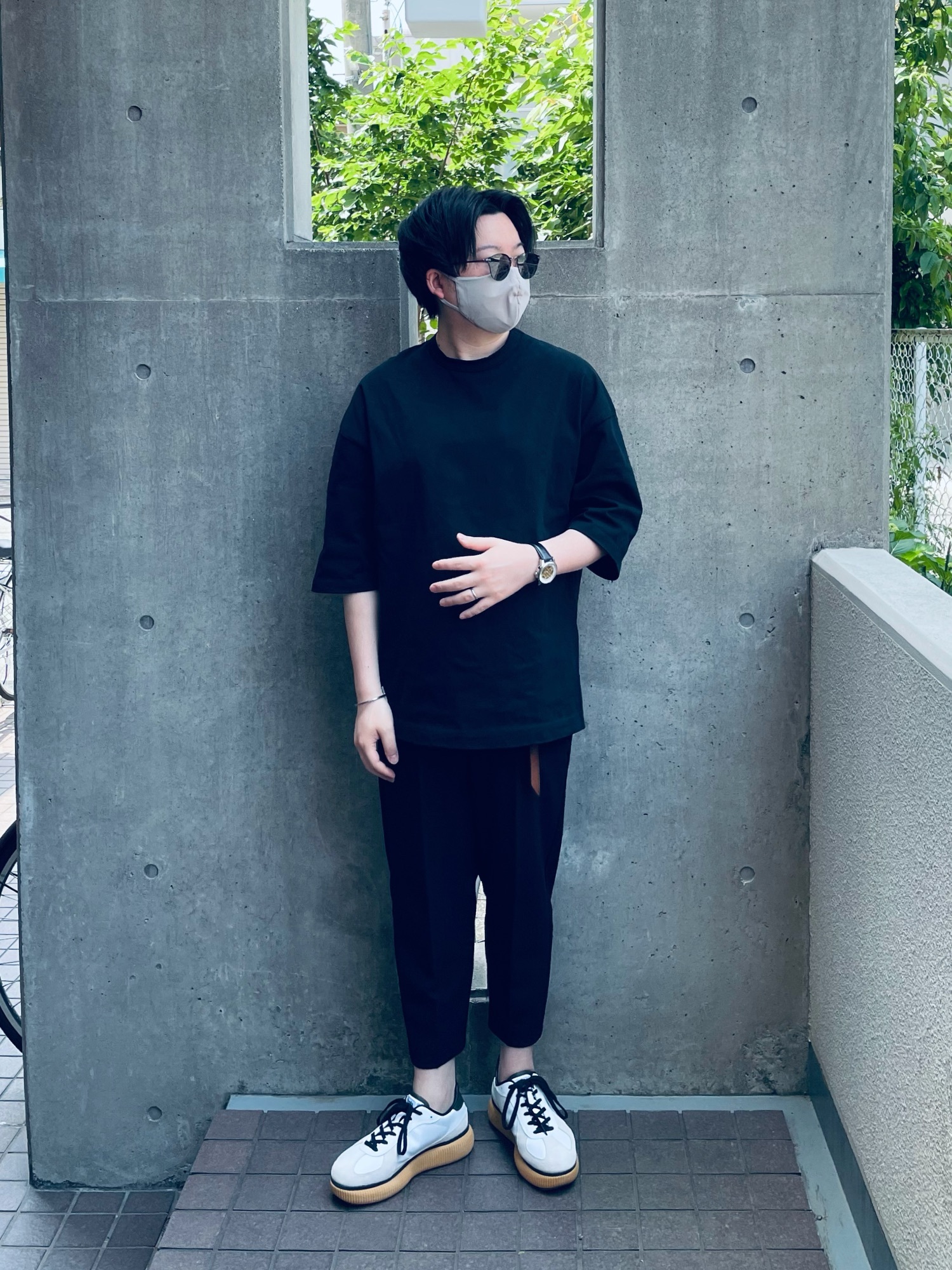 Lui's（ルイス）の「NEWアンクルカット 梨地テーパードパンツ