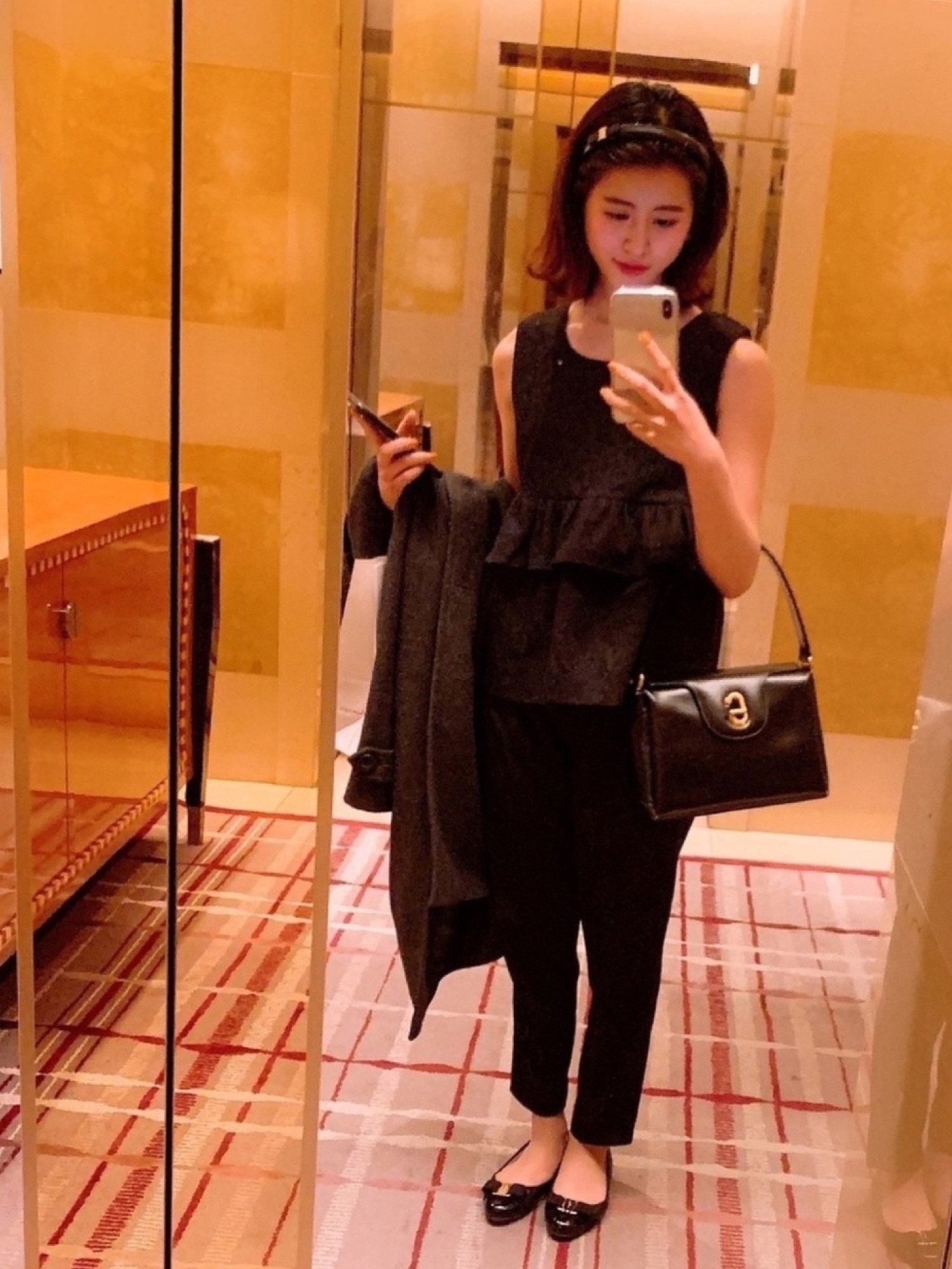 FERRAGAMOのバレエシューズを使った人気ファッション