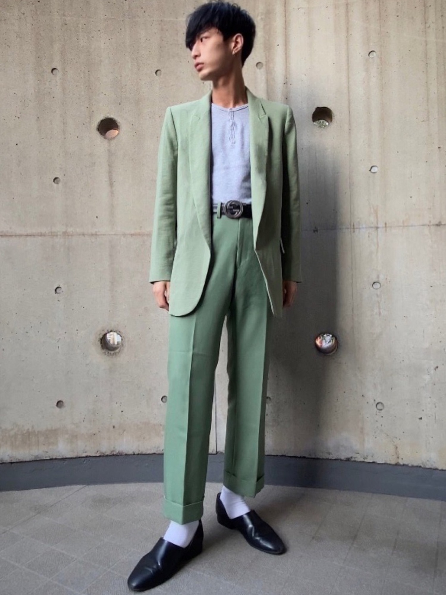 テーラードジャケットを使った「ピスタチオグリーン」のメンズ人気