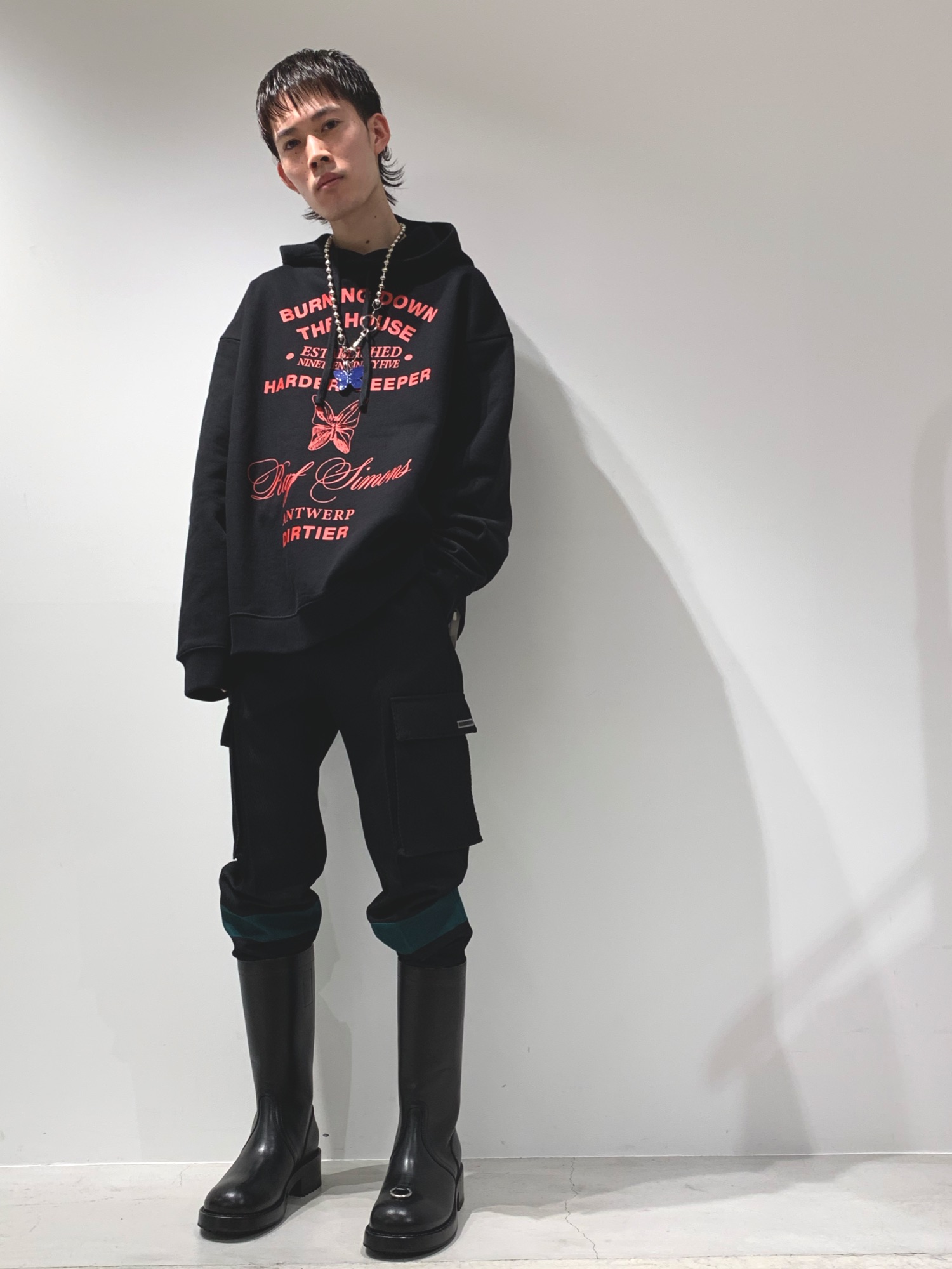 RAF SIMONSのウォレットチェーンを使った人気ファッション