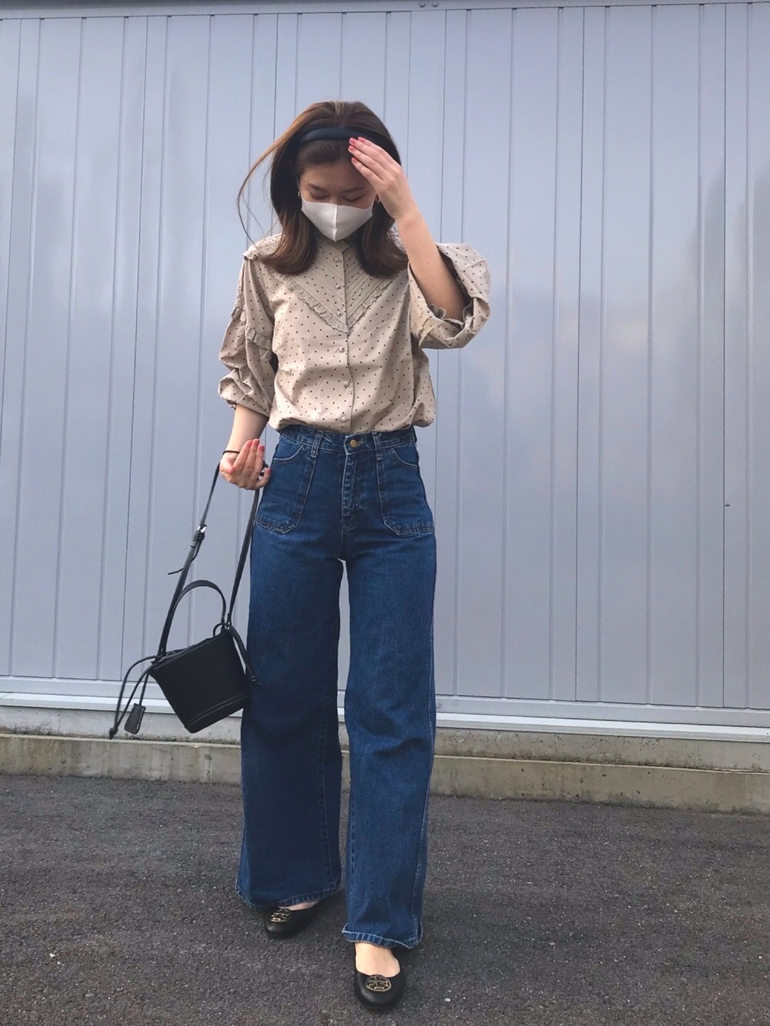 バレエシューズを使った「トリーバーチ」の人気ファッション