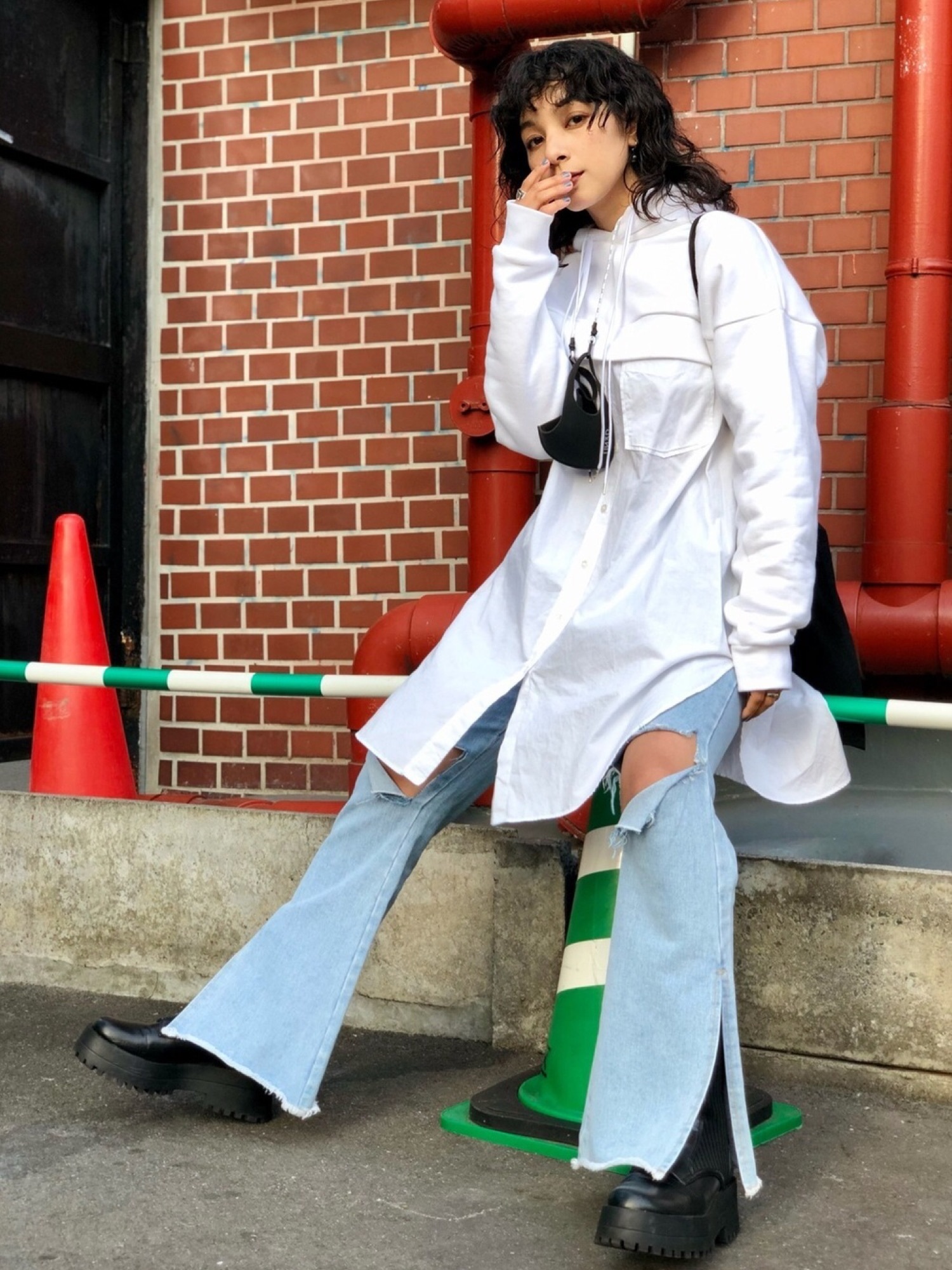 UN3D.（アンスリード）の「デザインコードショートフーディ（パーカー