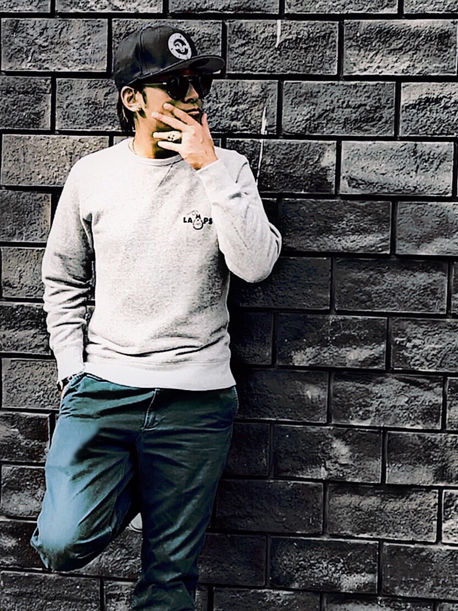 高岡蒼佑｜LAMPSのスウェットを使ったコーディネート - WEAR