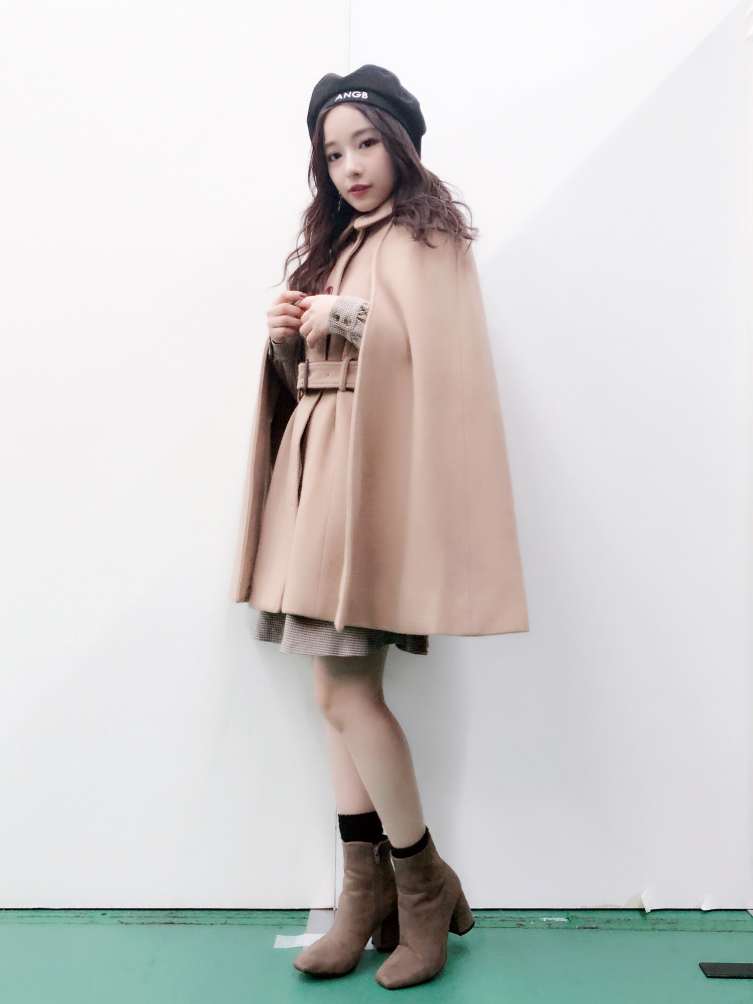 LILY BROWN（リリーブラウン）の「レザーパイピングケープコート