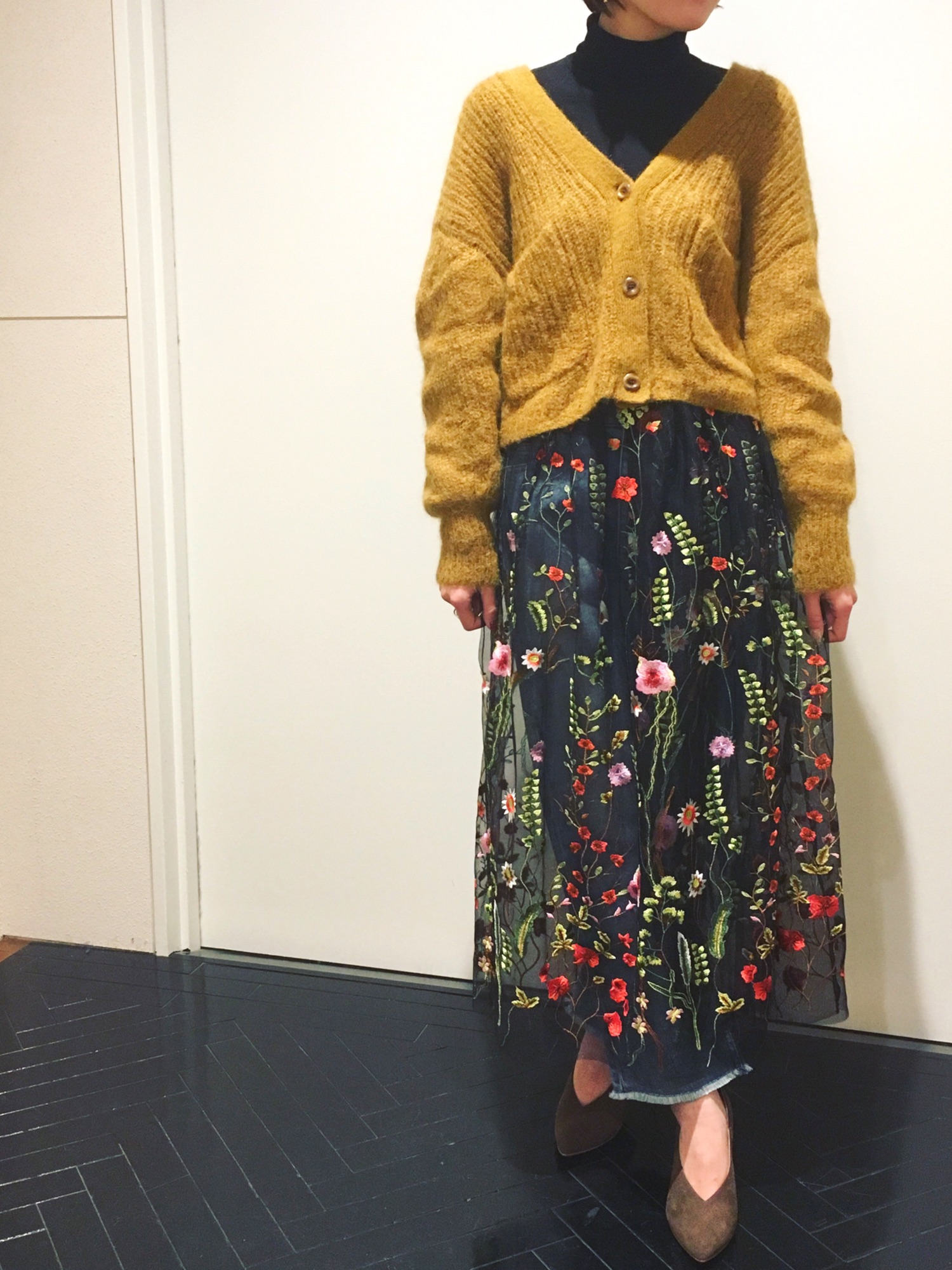 【秋】【ほぼ未使用】刺繍チュールラップスカート