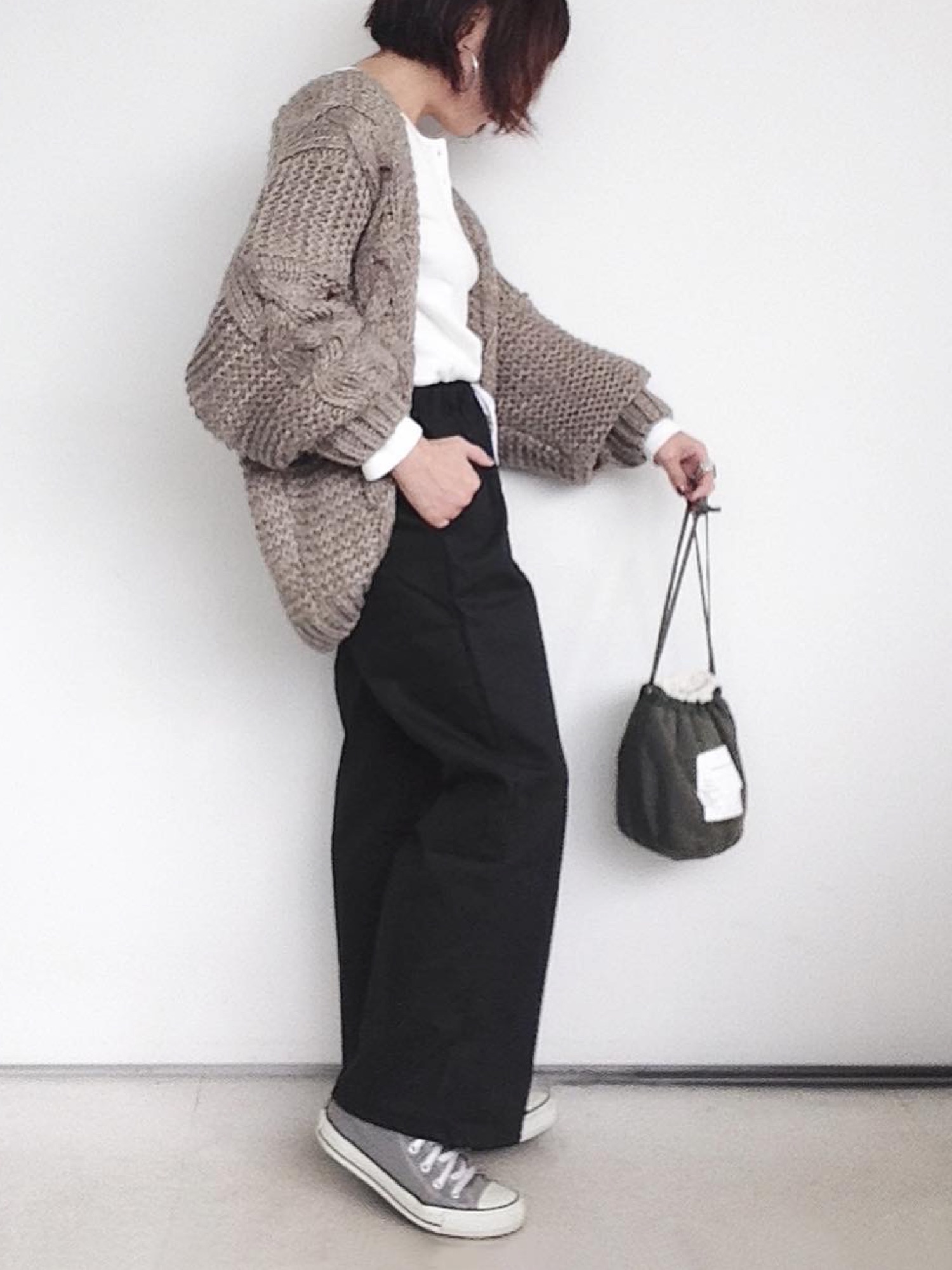 ドローストリングパンツを使った人気ファッションコーディネート