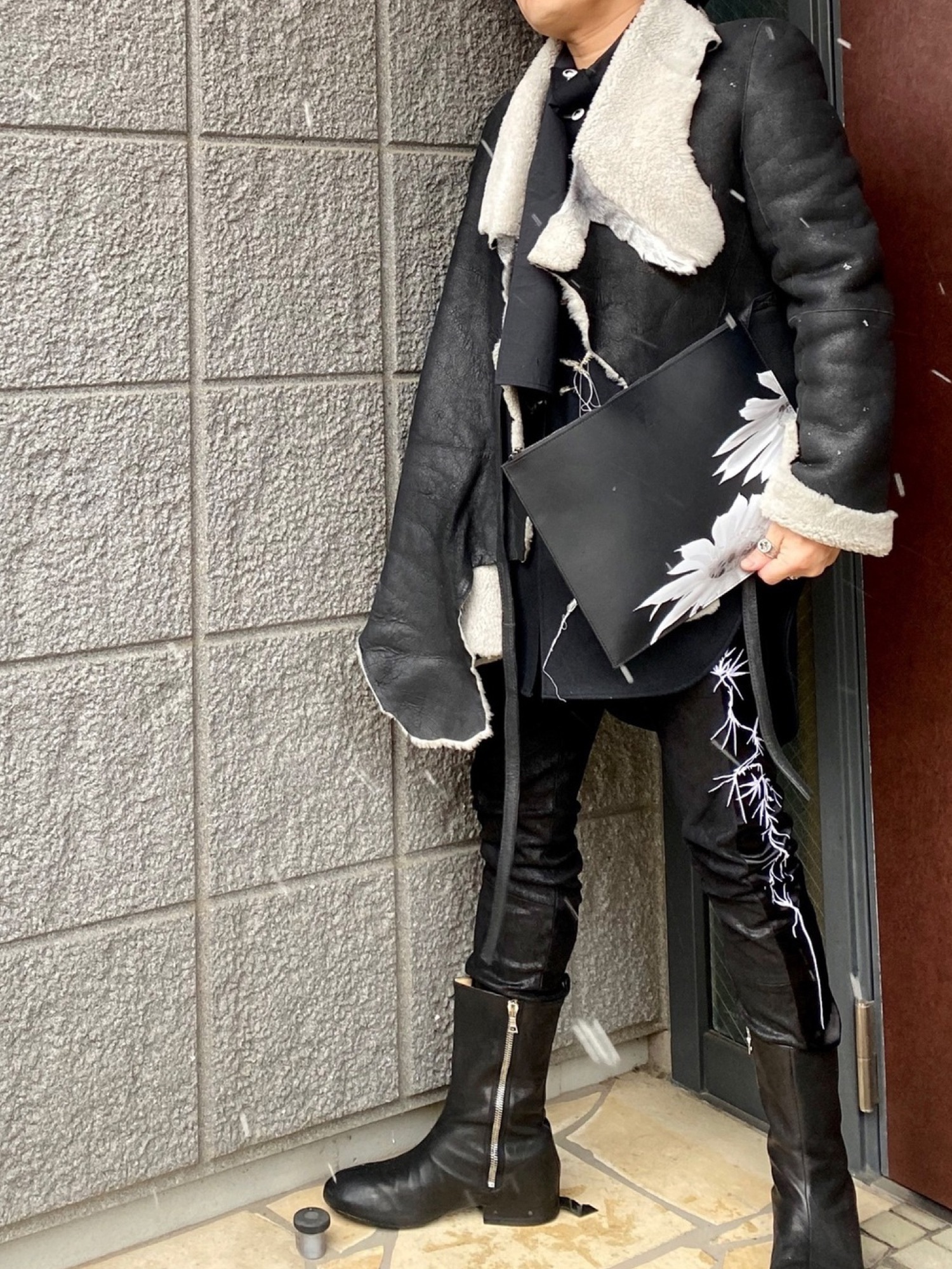 Ann DEMEULEMEESTERのムートンコートを使った人気ファッション 