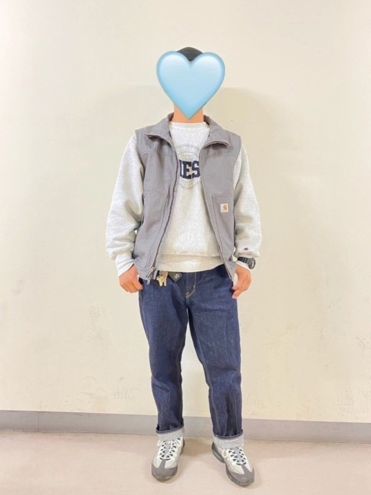 Carharttのベスト（グレー系）を使った人気ファッションコーディネート