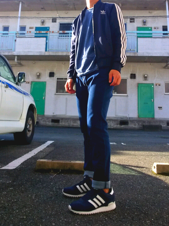 adidas（アディダス）の「adidasアディダス ZX 700 ゼットエックス