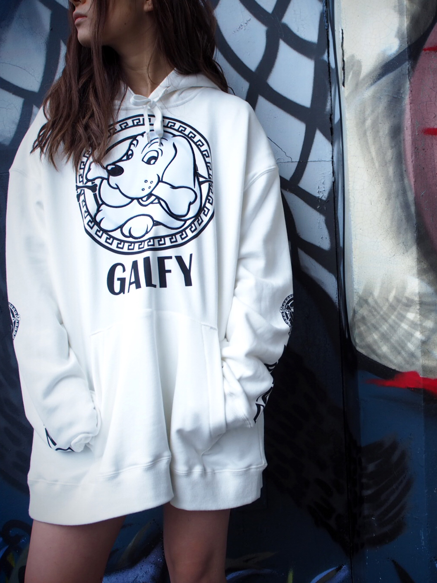 GALFYのパーカー（ホワイト系）を使った人気ファッション