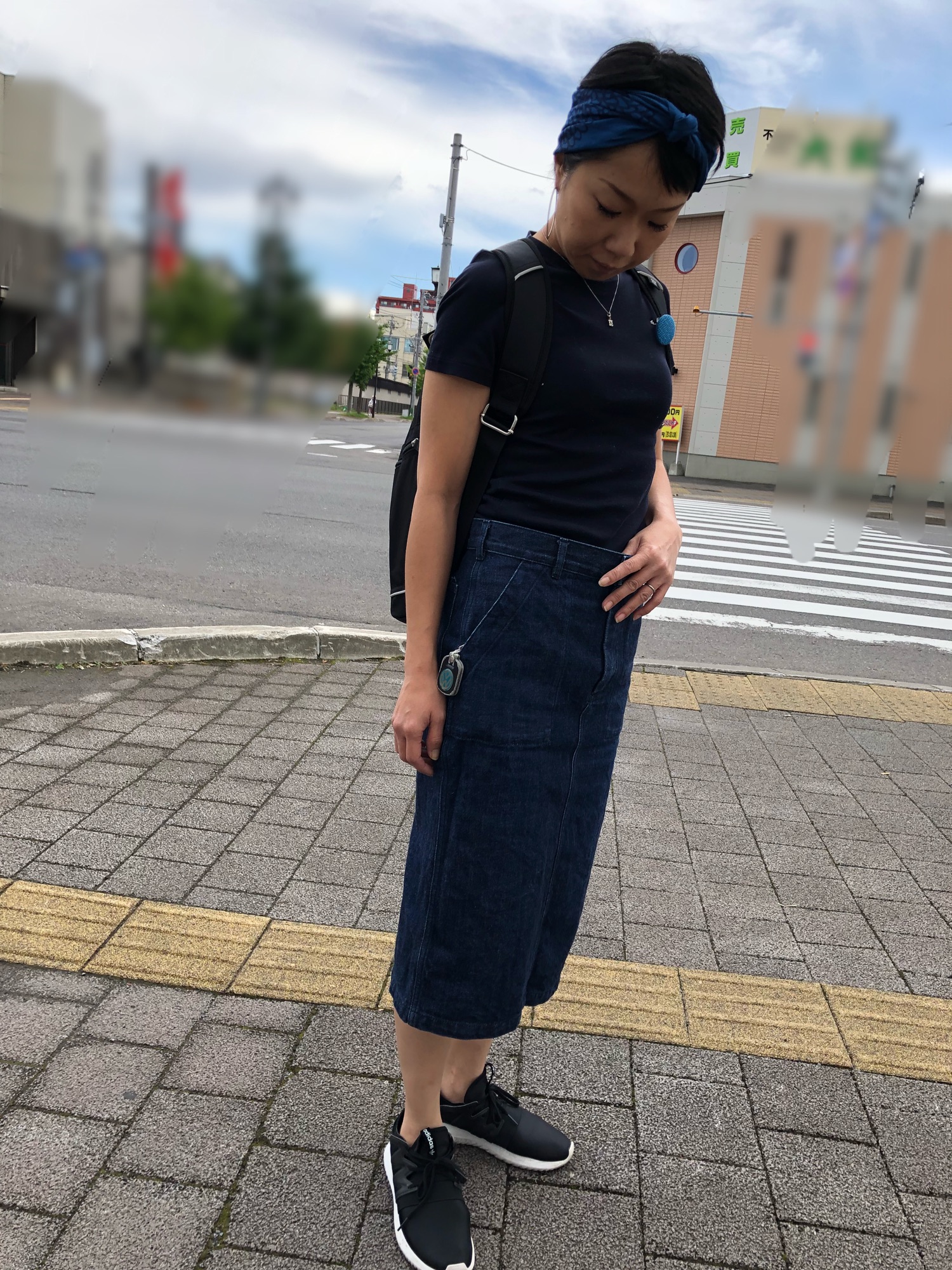 HYKEのデニムスカートを使った人気ファッションコーディネート