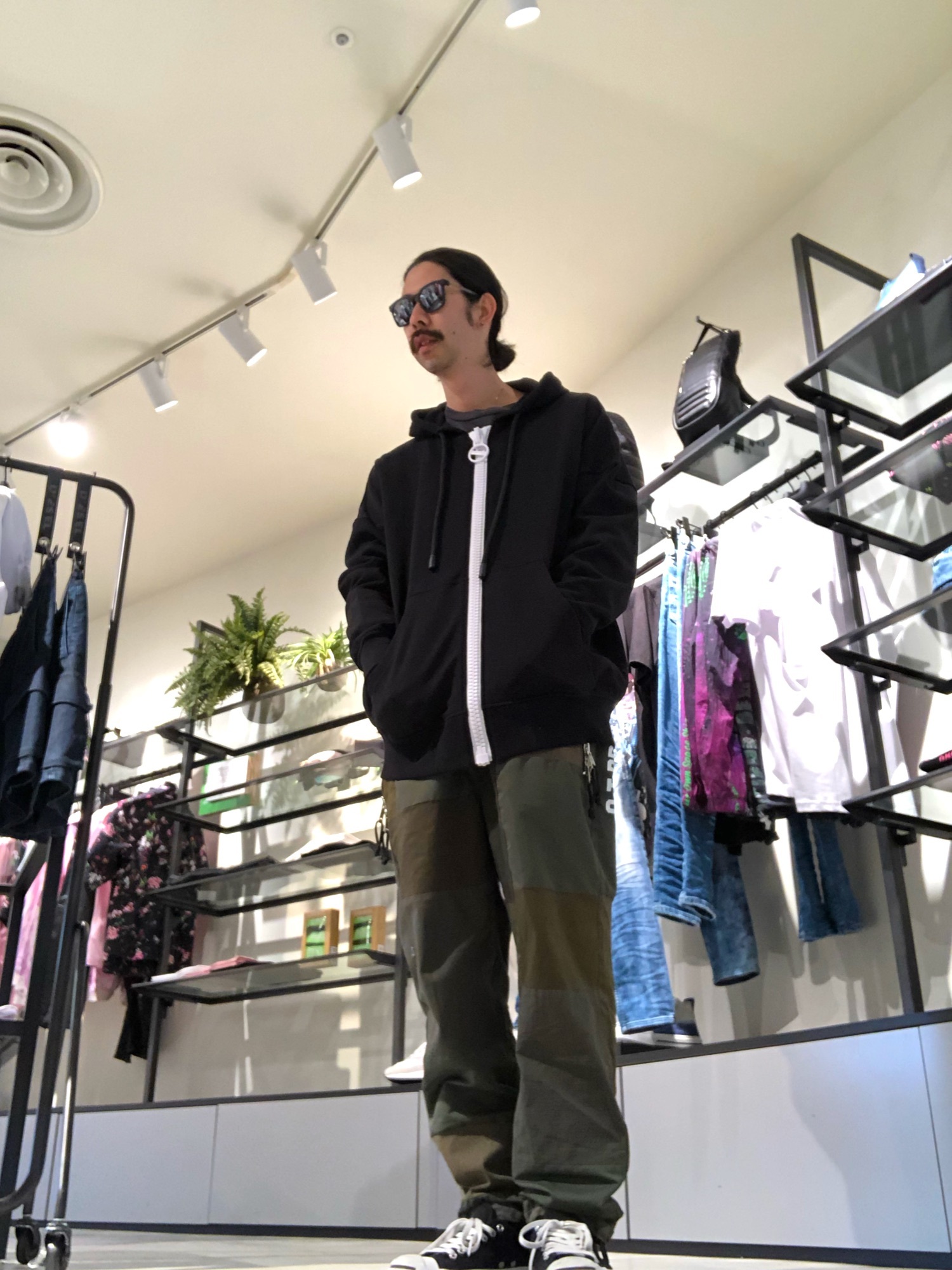 ✨極美品✨DIESEL★ルーズフィットローゲージデザインニット スウェット 薄手 DIESEL（ディーゼル）の「メンズ スウェット パーカー ルーズ