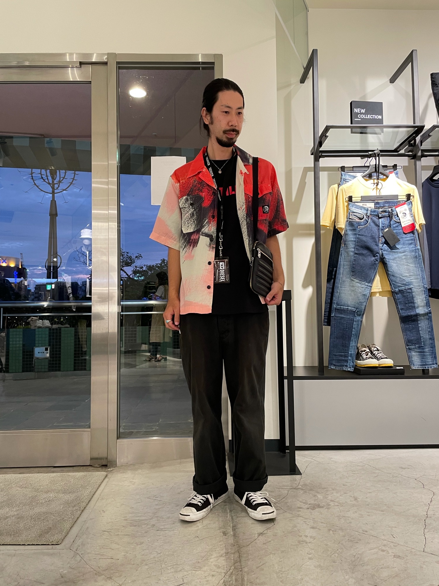 DIESEL（ディーゼル）の「メンズ ミニショルダーバッグ レザー