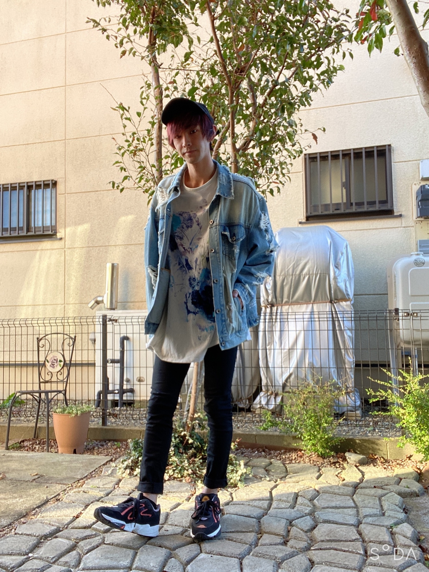 LEGENDA（レジェンダ）の「Graffiti Rose embroidery ルーズシルエット 