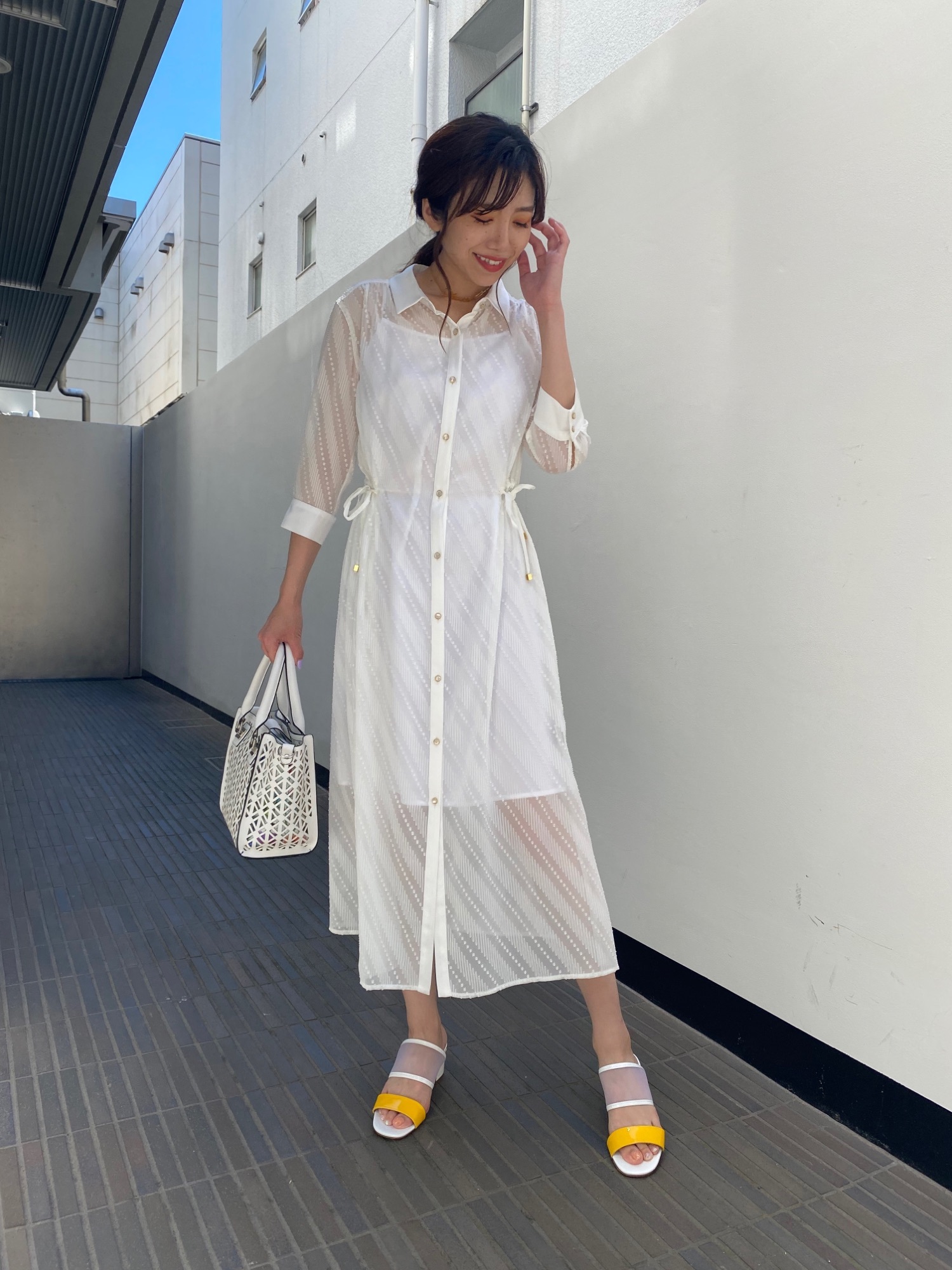 LOVELESS ラブレス はっ水シアーシャツドレス ワンピース ホワイト M LOVELESS（ラブレス）の「はっ水シアーシャツドレス（シャツ