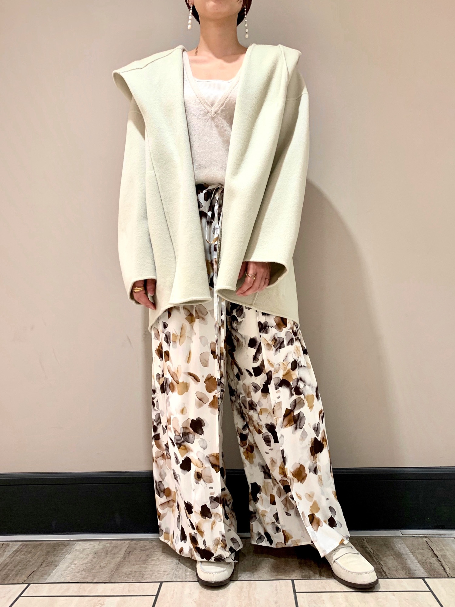 人気✨サロンアダムエロペ ウールカシミヤ無双仕立てフード付きミドル丈コート SALON adam et rope'（サロン アダム エ ロペ）の「ウールカシミヤ無双