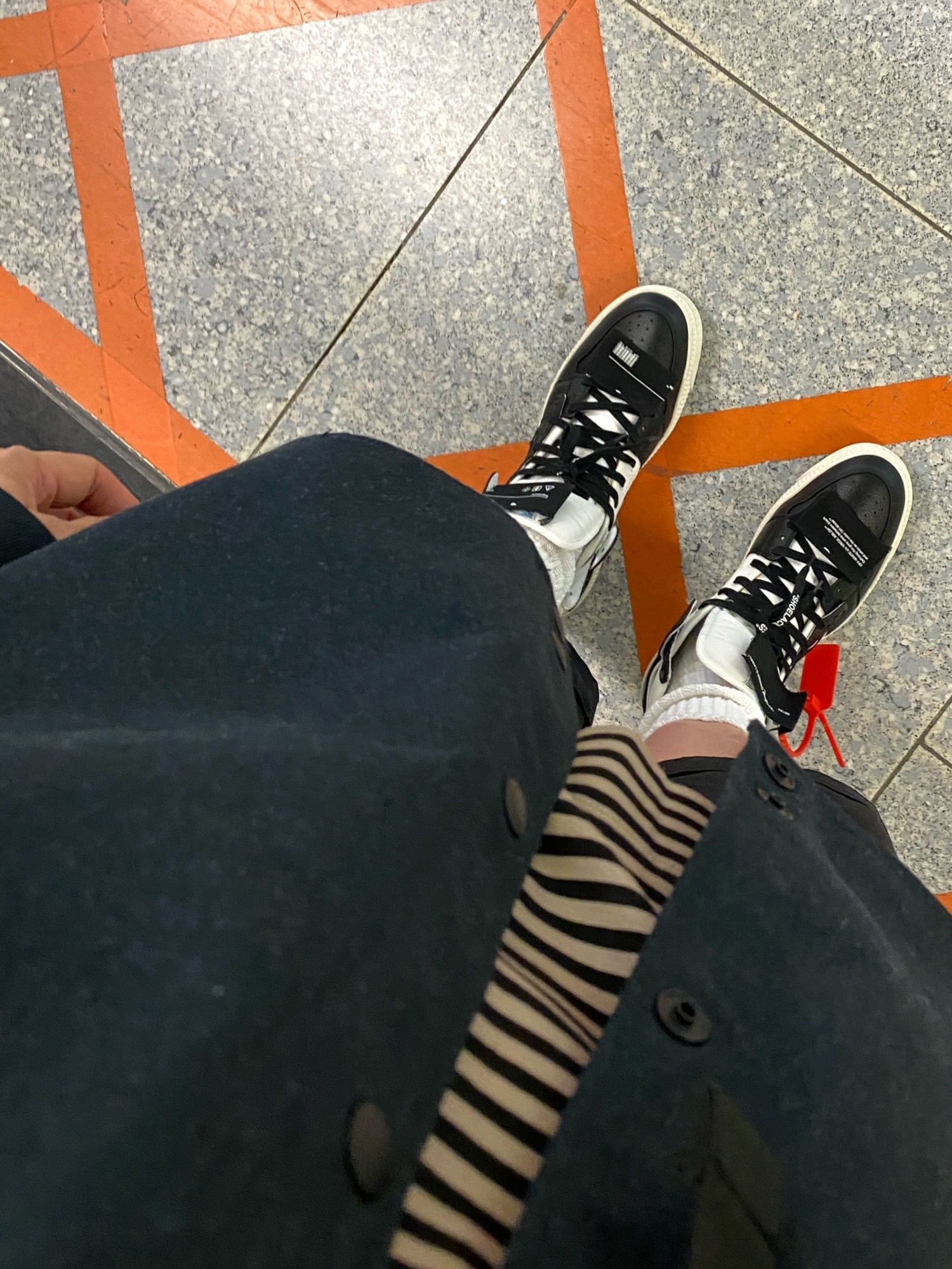off white（オフホワイト）の「Off-White “OFF COURT”スニーカー
