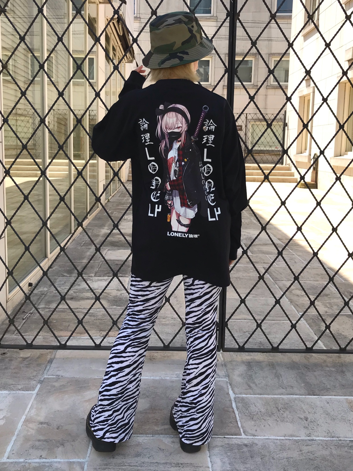 良品　LONELY論理　長部トム ロンT　刺繍ロゴ　バックプリント　ベージュ　Ｌ LONELY 論理 長袖Tシャツ 長部トム ロンT 刺繍ロゴ バック