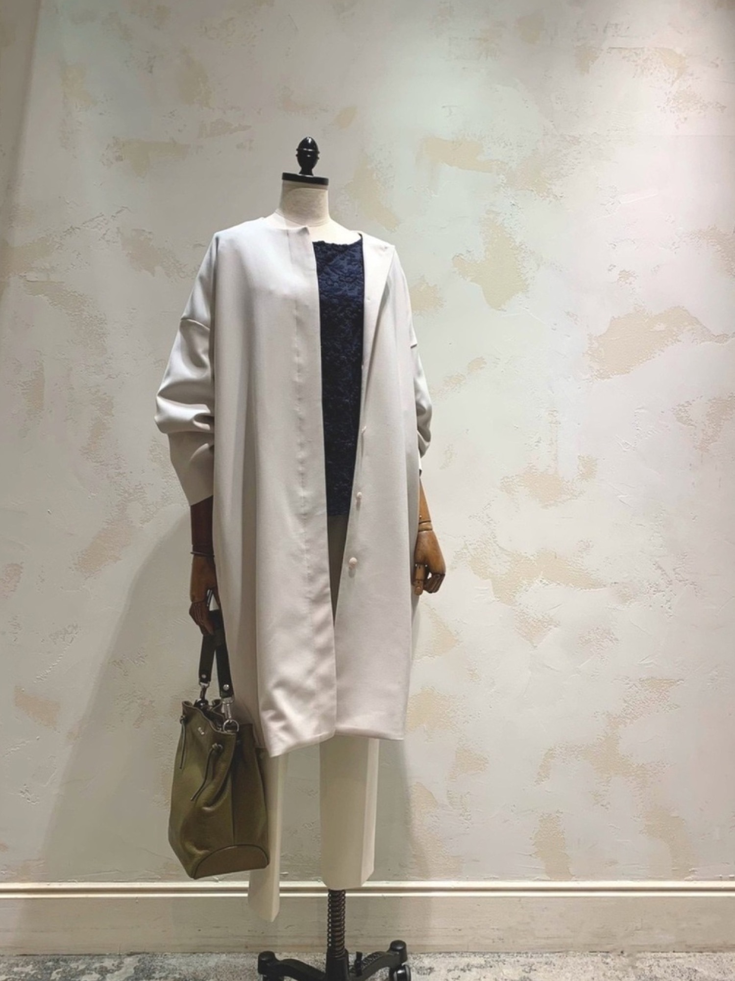 ビアズリー ダブルクロスマルコート　アイボリー BEARDSLEY（ビアズリー）の「ダブルクロスマルコート（ノー