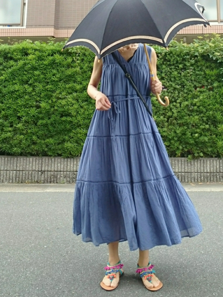 イエナ コットンボイルVネックワンピース フレア ノースリーブ ウエストリボン IENA（イエナ）の「コットンボイル Vネックワンピース