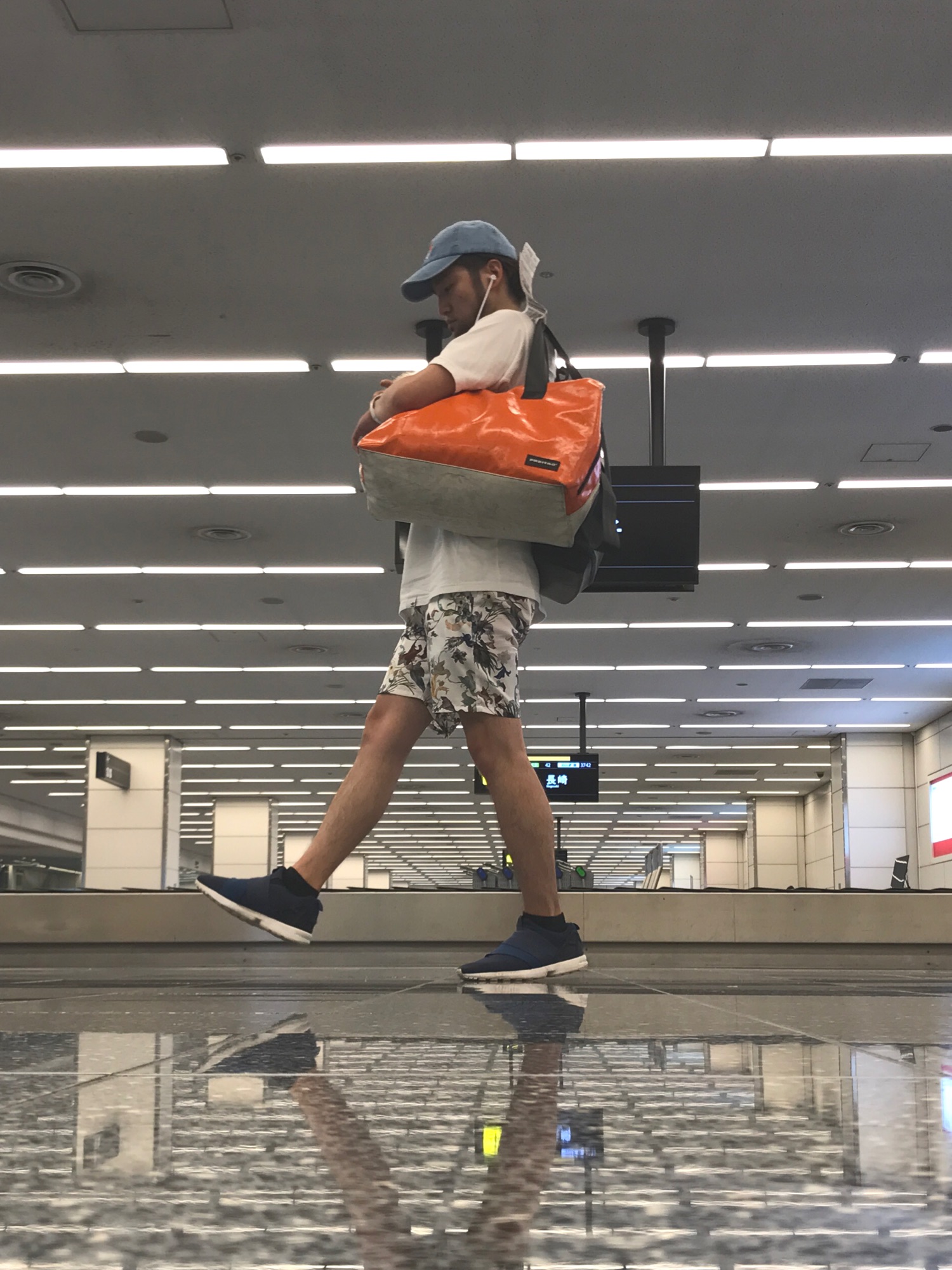 FREITAGのボストンバッグを使った人気ファッションコーディネート - WEAR