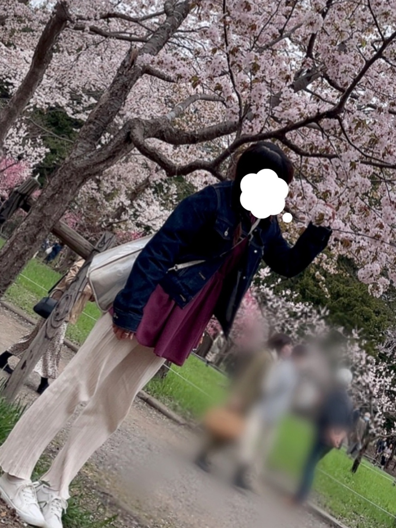 デニムジャケットを使った「三つ編み」の人気ファッション 