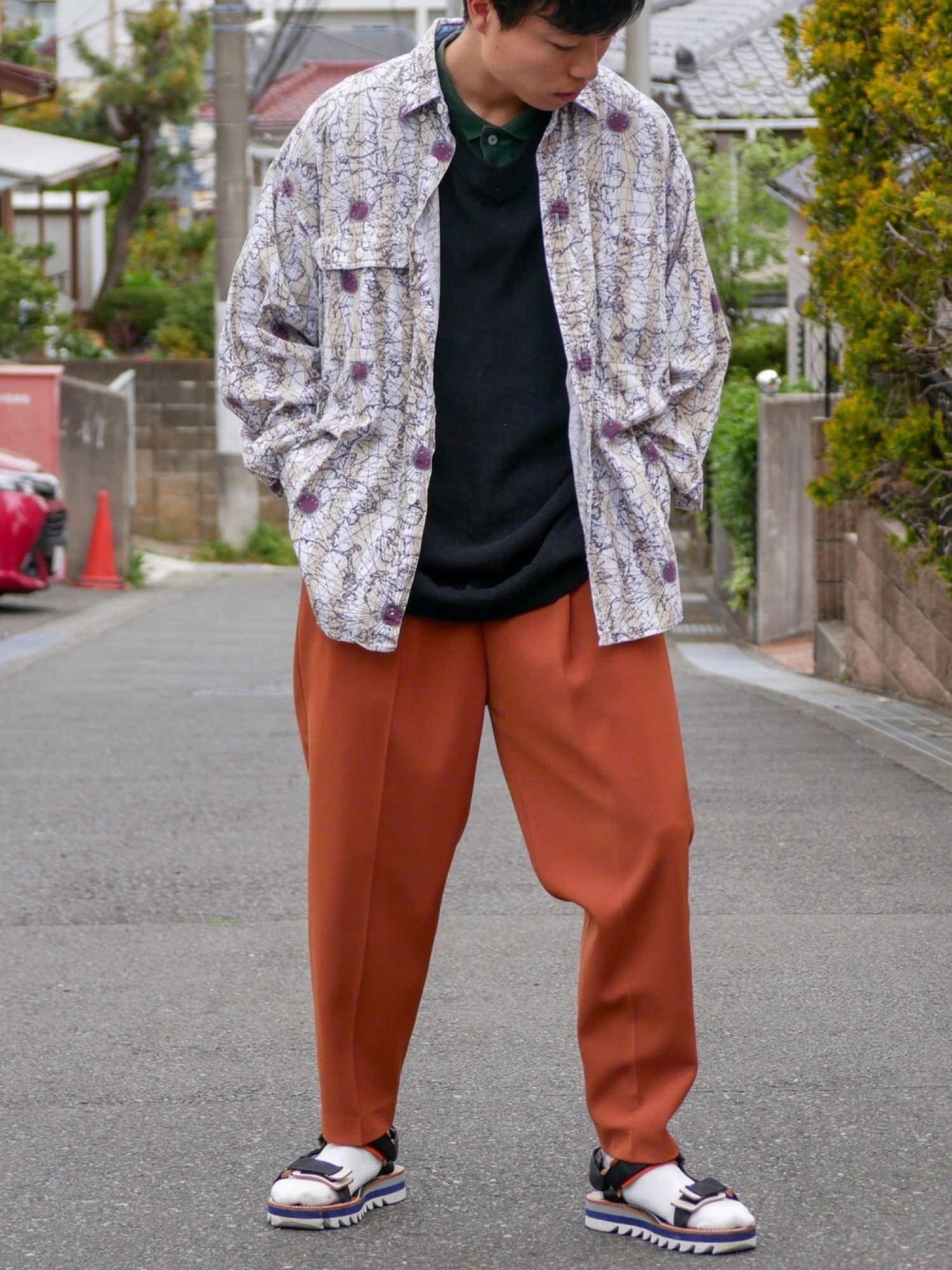 Lui's（ルイス）の「梨地テーパードパンツ（スラックス）」 - WEAR