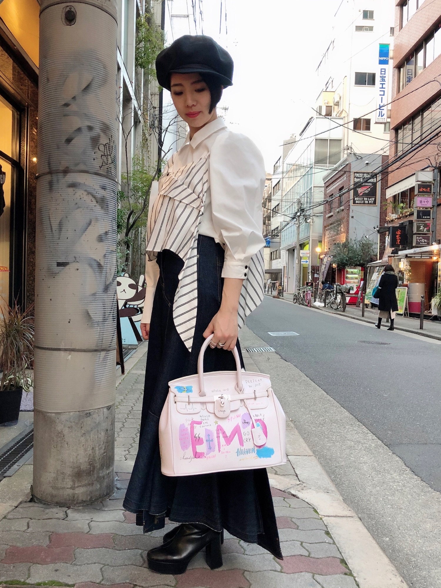 guernikaのハンドバッグ（ホワイト系）を使った人気ファッション 