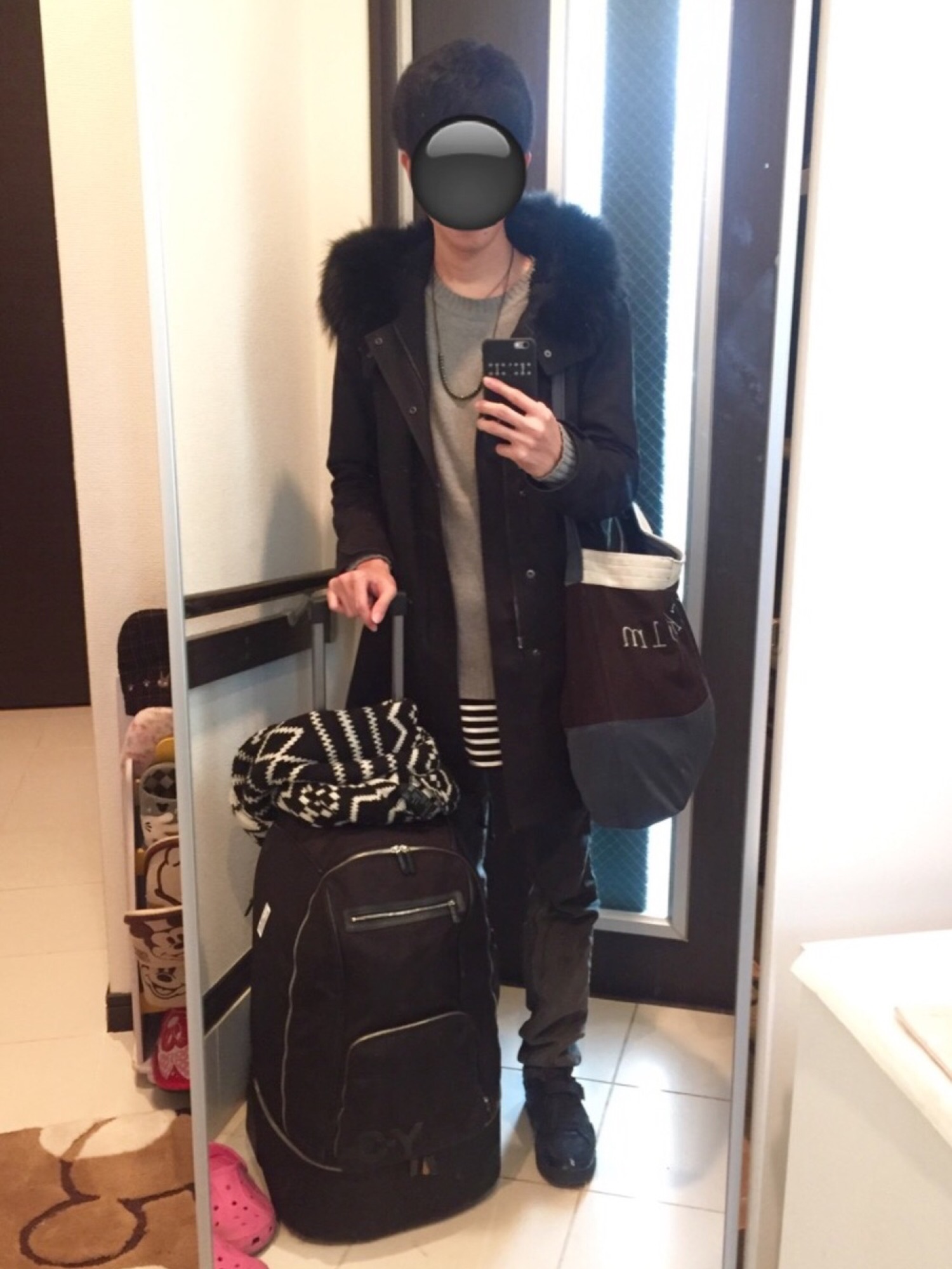 Y-3のスーツケース/キャリーバッグを使った人気ファッション 