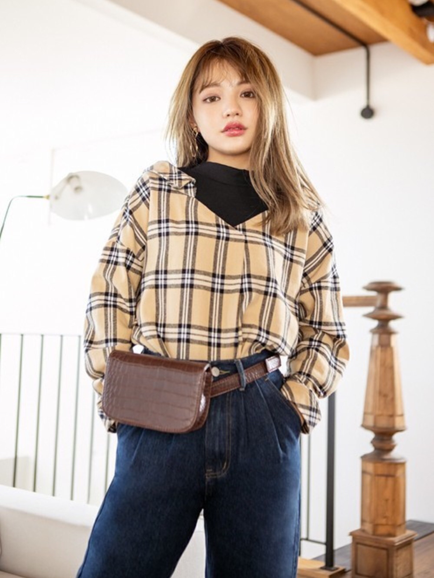 ハイネックトップスドッキングチェックシャツを使った人気ファッション