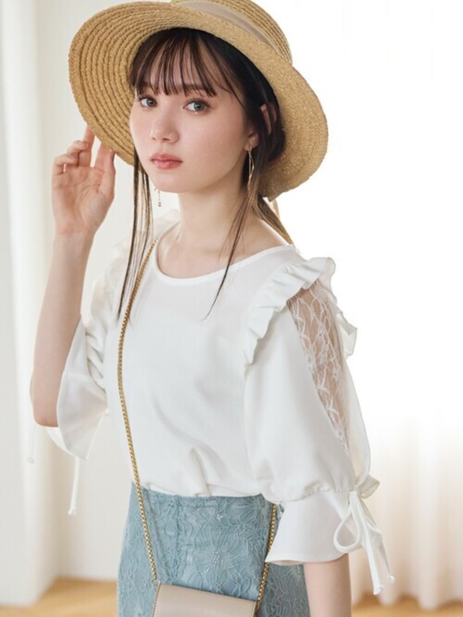 DOLCE&GABBANA レース柄リボンショルダーフリルトップス GRL(グレイル)の「ショルダーレースリボンフリルトップス(T