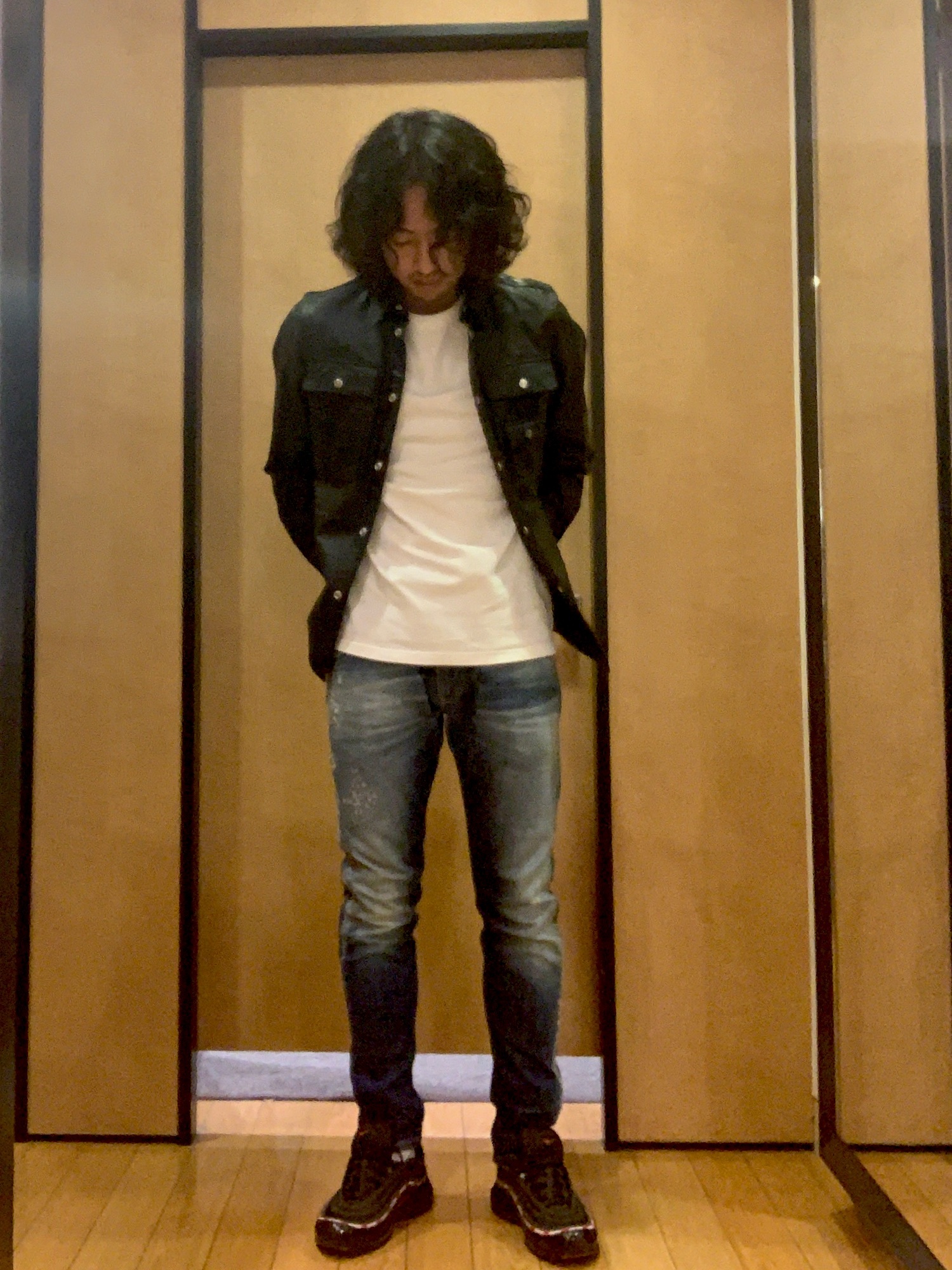 SHELLAC シワ加工レザーシャツ メンズ シワ加工 レザー シャツジャケットを使ったメンズ人気