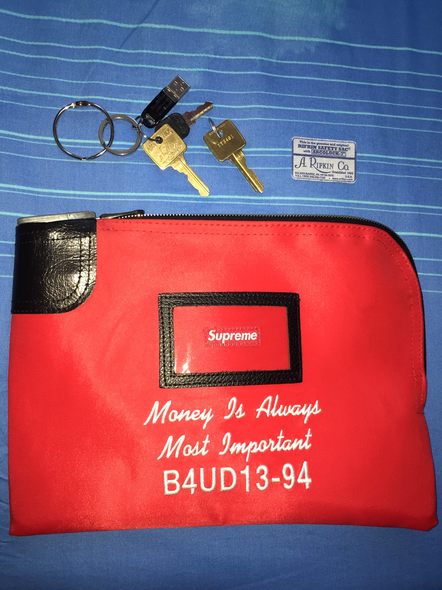 Supreme 赤 ドラムバッグ Supreme（ドラムバッグ）のフリマアイテム一覧