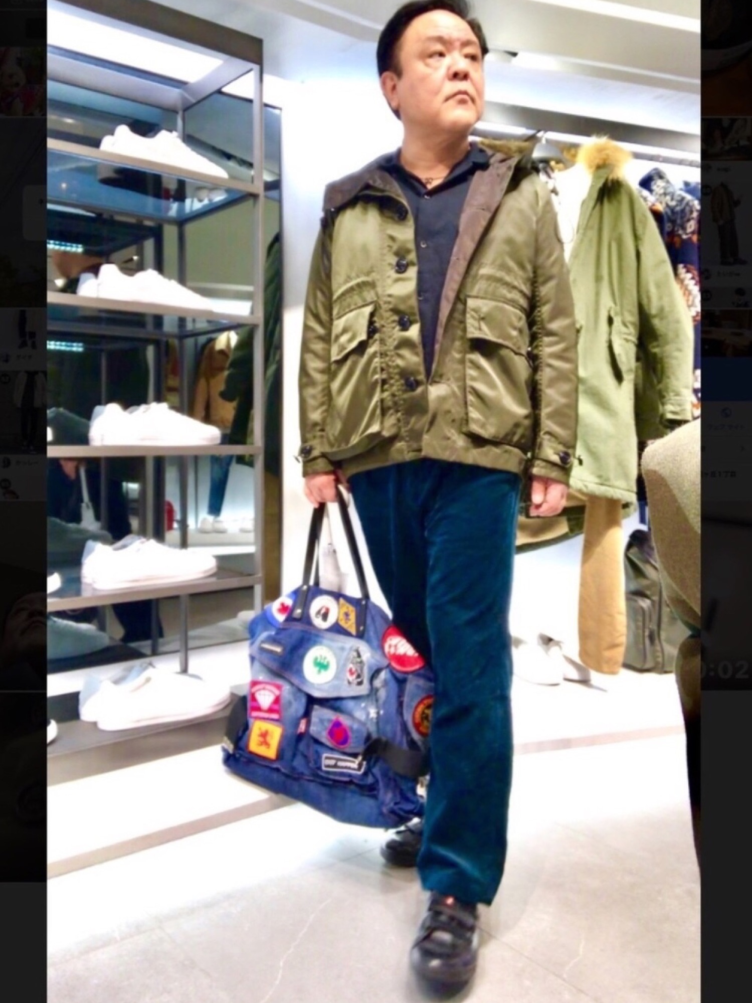 DSQUARED2のショルダーバッグを使った人気ファッションコーディネート