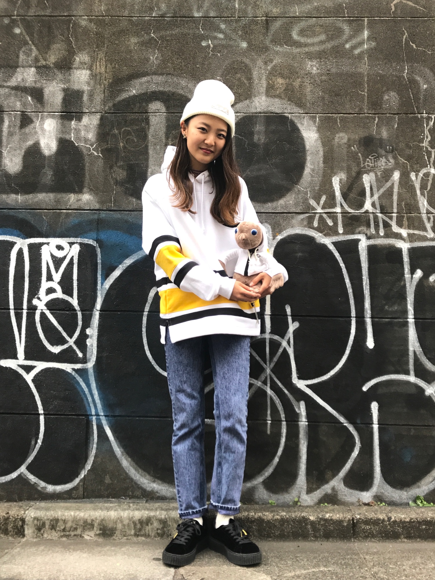 X-girlのデニムパンツ（パープル系）を使った人気ファッション