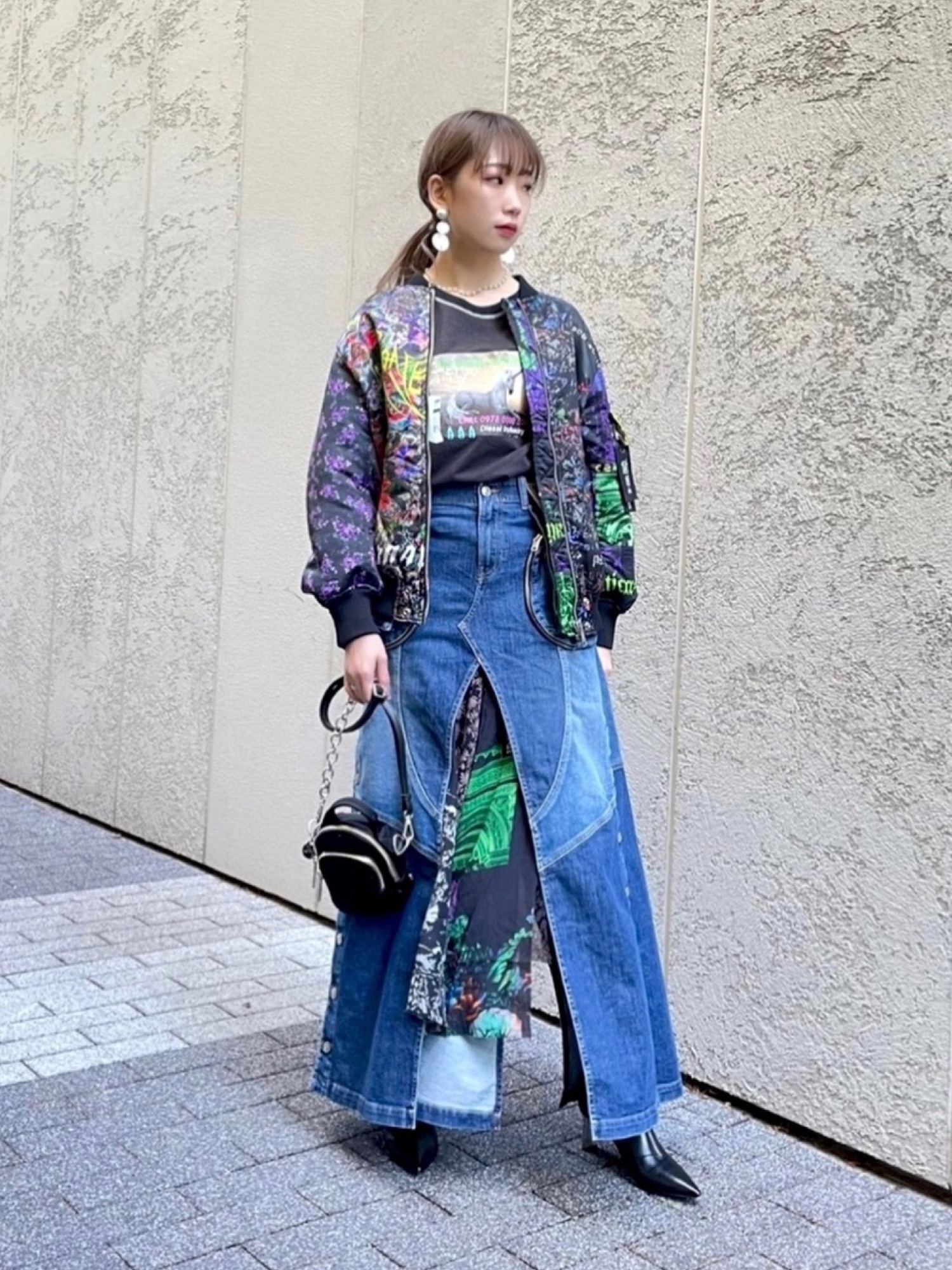 DIESELのデニムスカートを使った「セットアップ」の人気ファッション