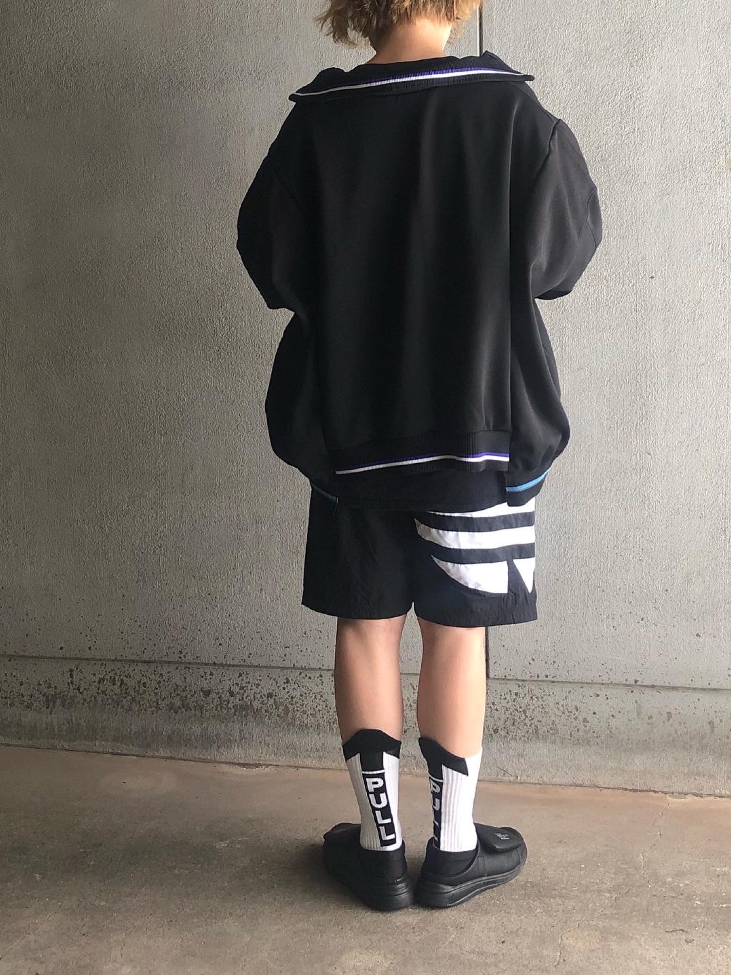 adidasのアイテムを使った「リメイクジャージ」の人気