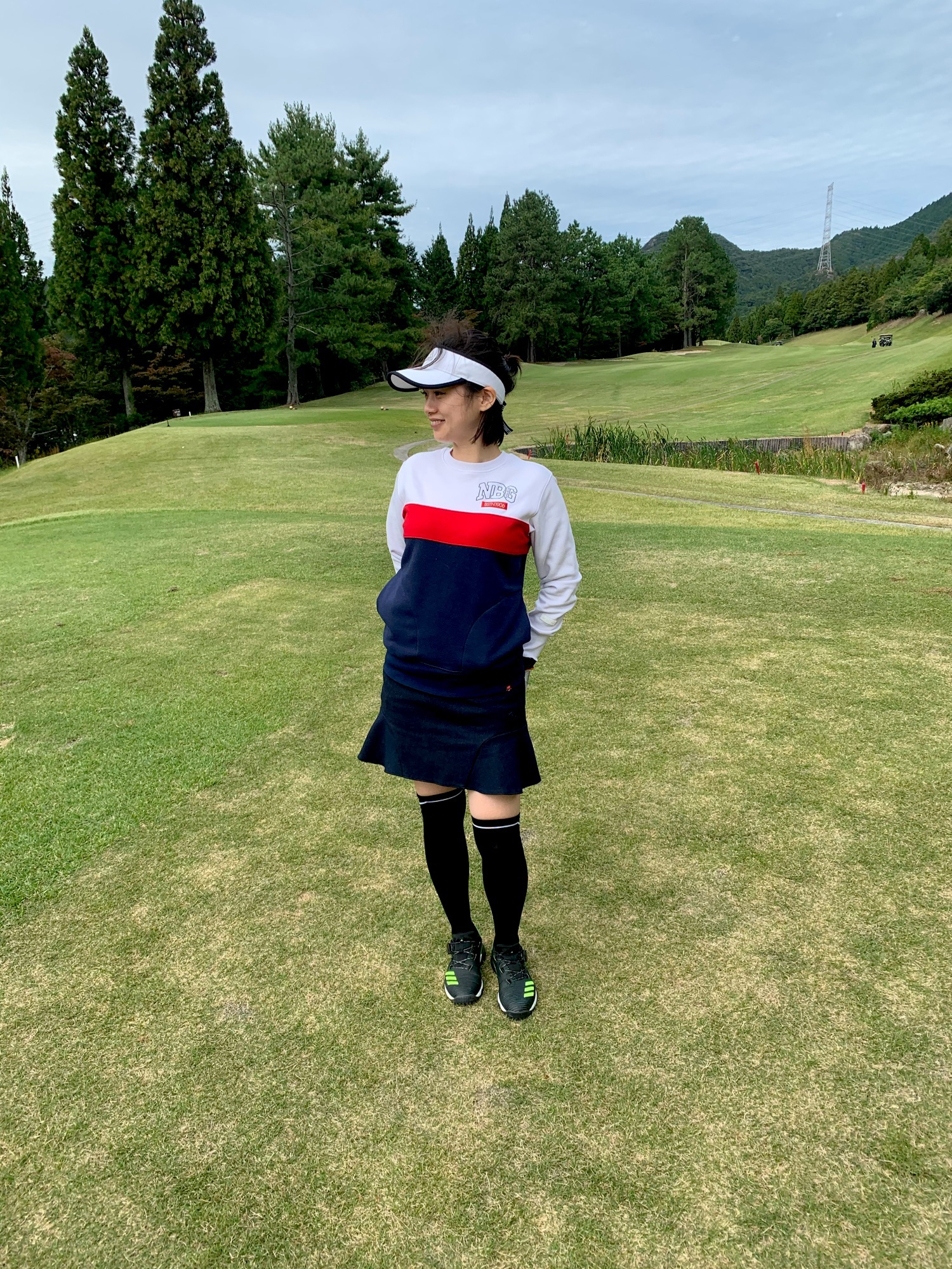 パーカーを使った「アディダスゴルフ」のレディース人気ファッション