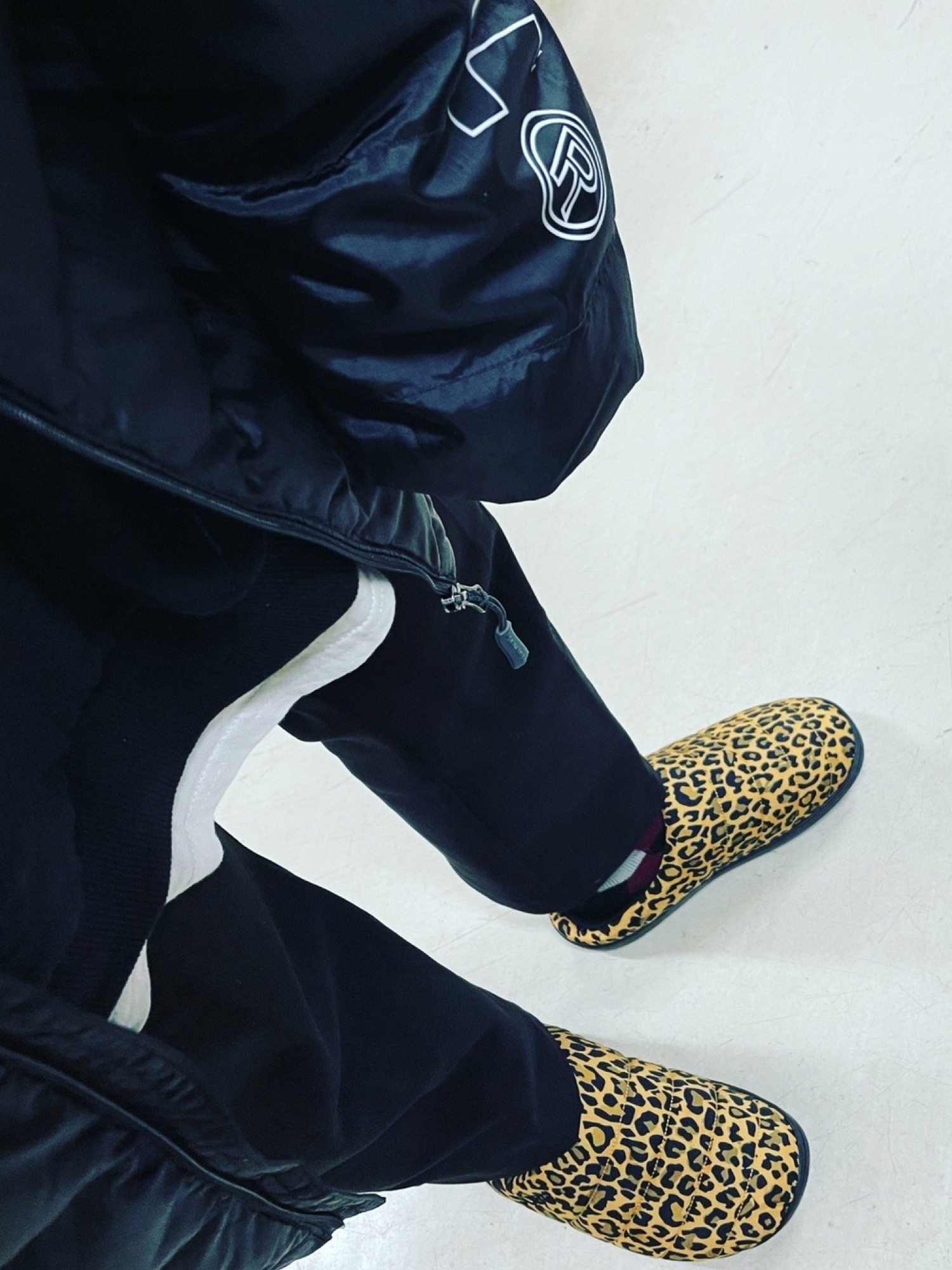 SUBU（スブ）の「SUBU × BEAMS / 別注 アニマル パターン サンダル