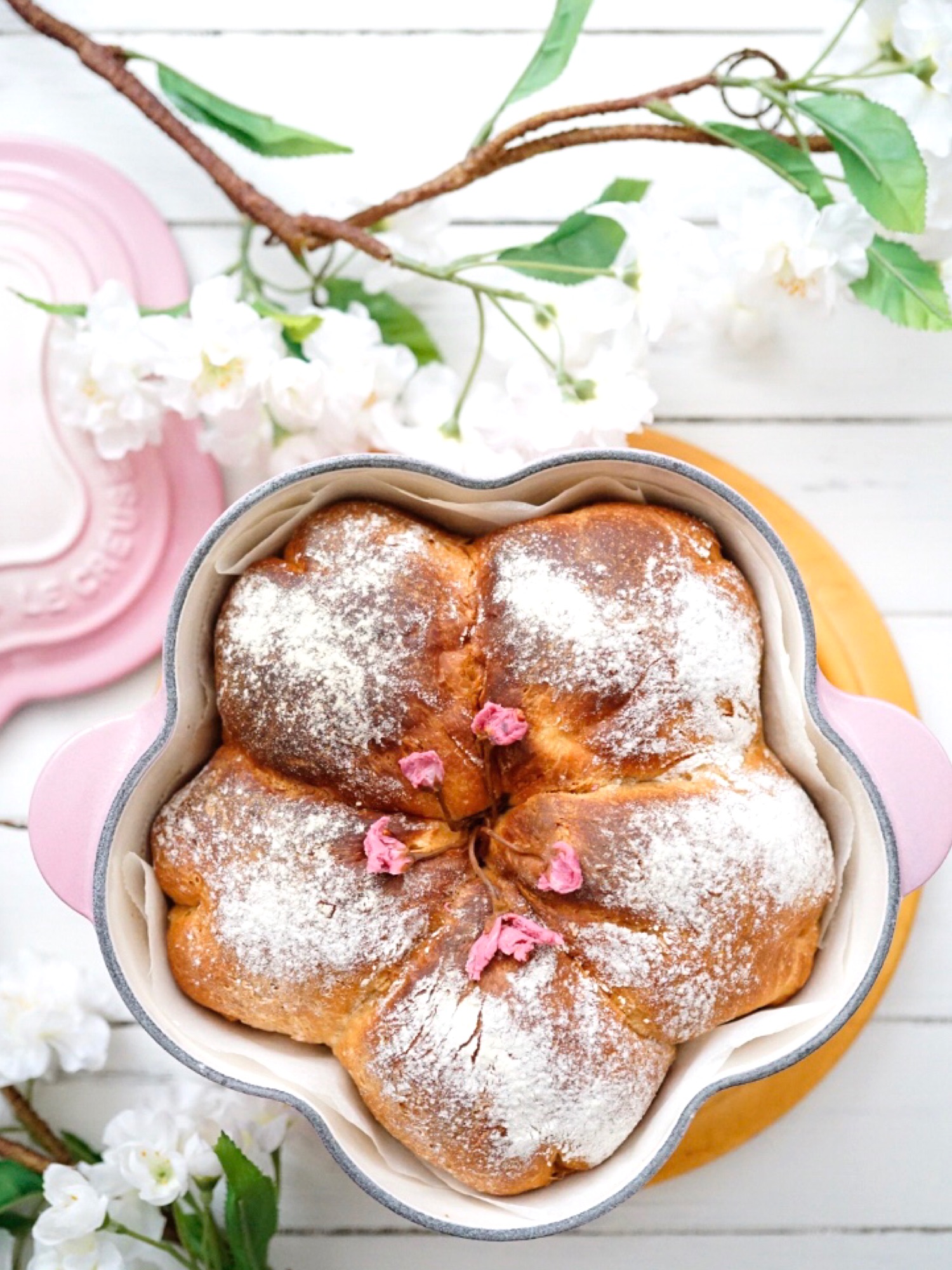 Le Creuset（ルクルーゼ）の「ココット・フルール ブーケピンク