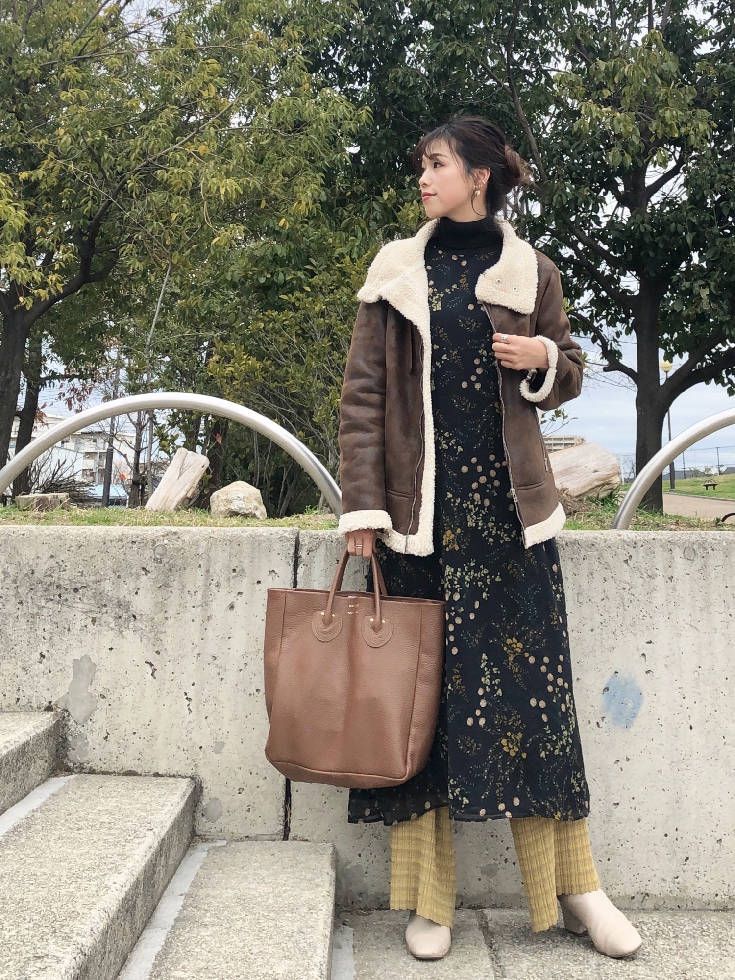 ムートンコートを使った「YOUNG & OLSEN The DRYGOODS STORE」の人気